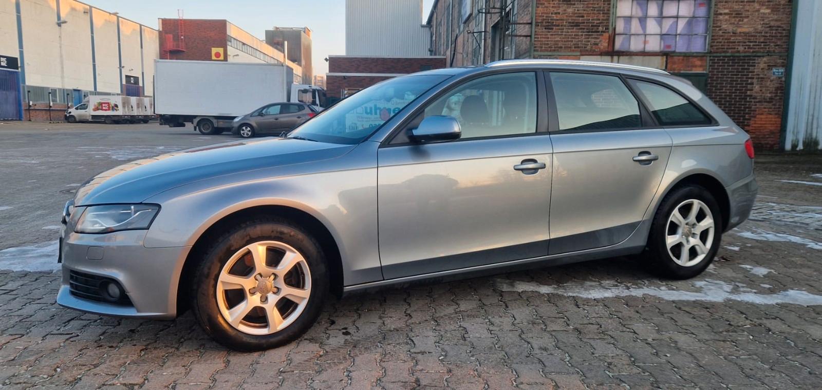Audi A4 2011 — rear view