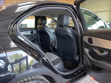 Mercedes-Benz C180 CGI Limousine Avantgarde*NAVI*LED*TEILLEDER