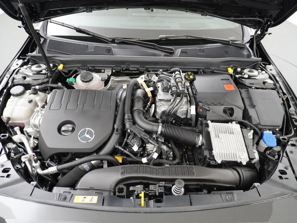 Mercedes-Benz A 250 e Star Edition AMG Line Plus panorama dach