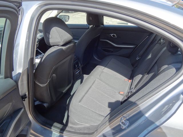 Fahrzeugabbildung BMW 318 i/1.Hand/Curved/LED/Navi/SitzH/2.500km/