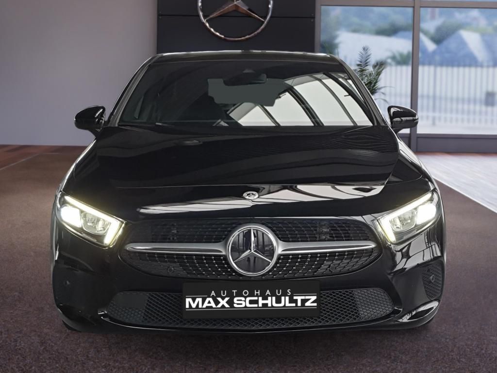 Fahrzeugabbildung Mercedes-Benz A 200 Kompaktlimousine Navi*ParkAss*SpurH*LED