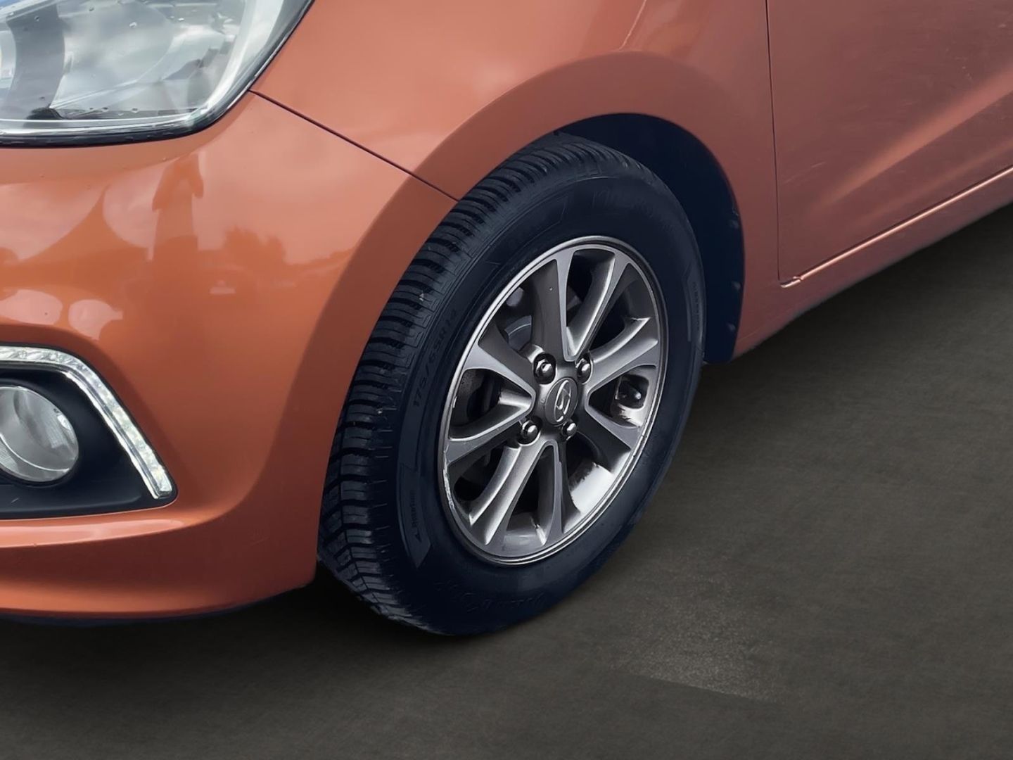 Fahrzeugabbildung Hyundai i10 1.0 FIFA WORLD CUP ALLWETTER+KLIMA+SHZ