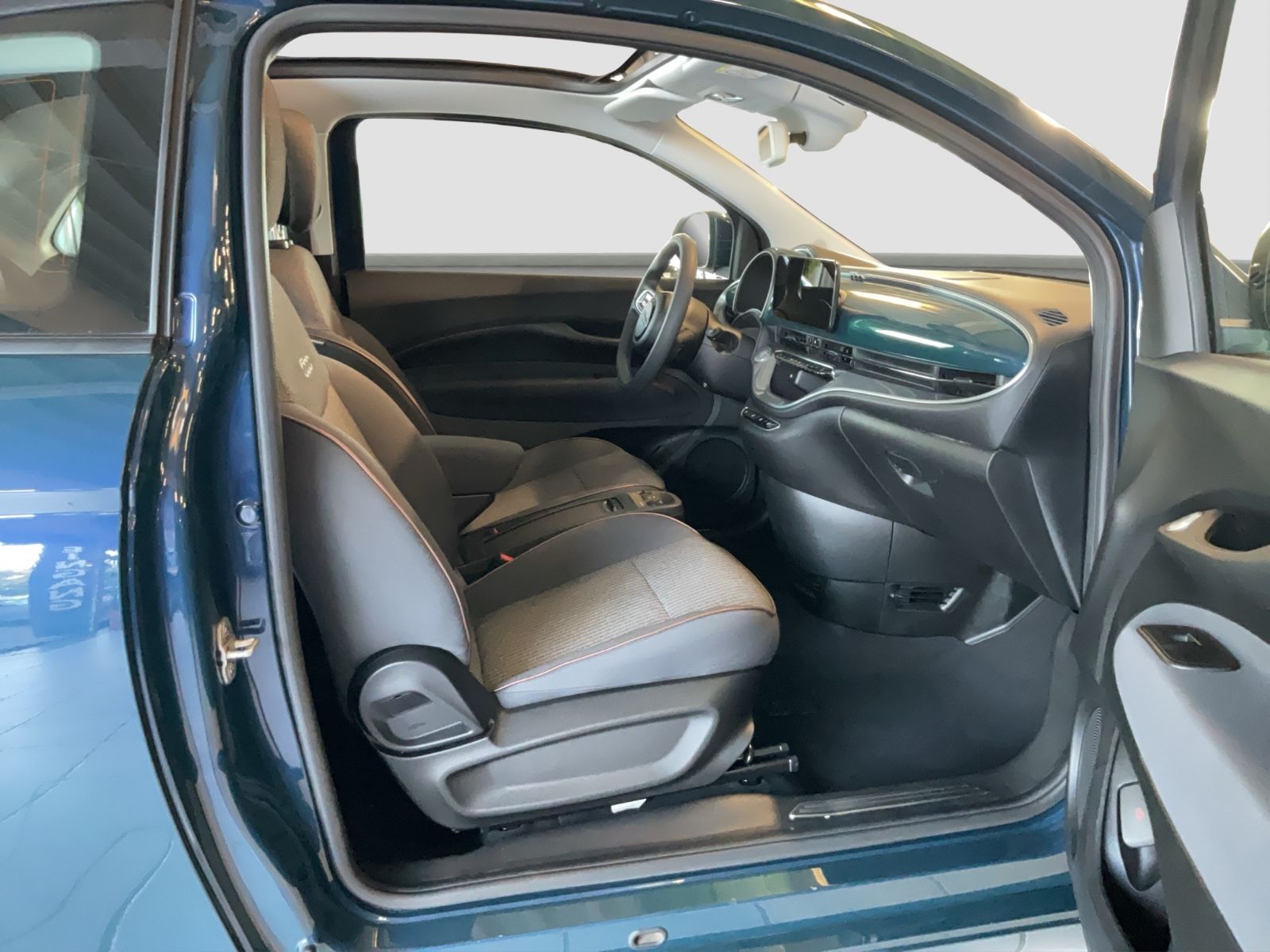 Fahrzeugabbildung Fiat 500e Icon Cabrio 42 kWh