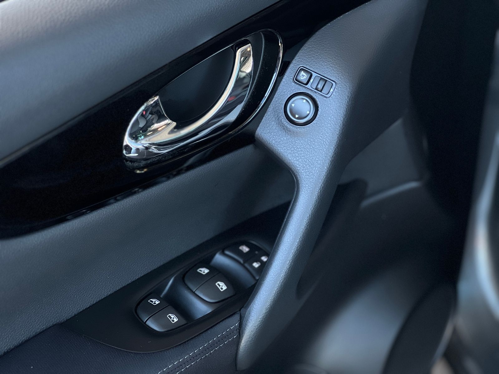Fahrzeugabbildung Nissan Qashqai Zama PANO 360° NAV SHZ ALU