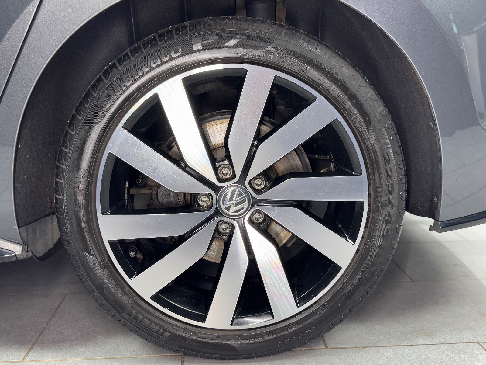 Fahrzeugabbildung Volkswagen Touran Highline|DSG|NAVI|7-SITZER|R-LINE|