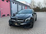 Mercedes-Benz GLA 45 AMG 4Matic HARMAN KARDON - Mercedes-Benz mit Benzin-Antrieb: Alcantara, Geländewagen