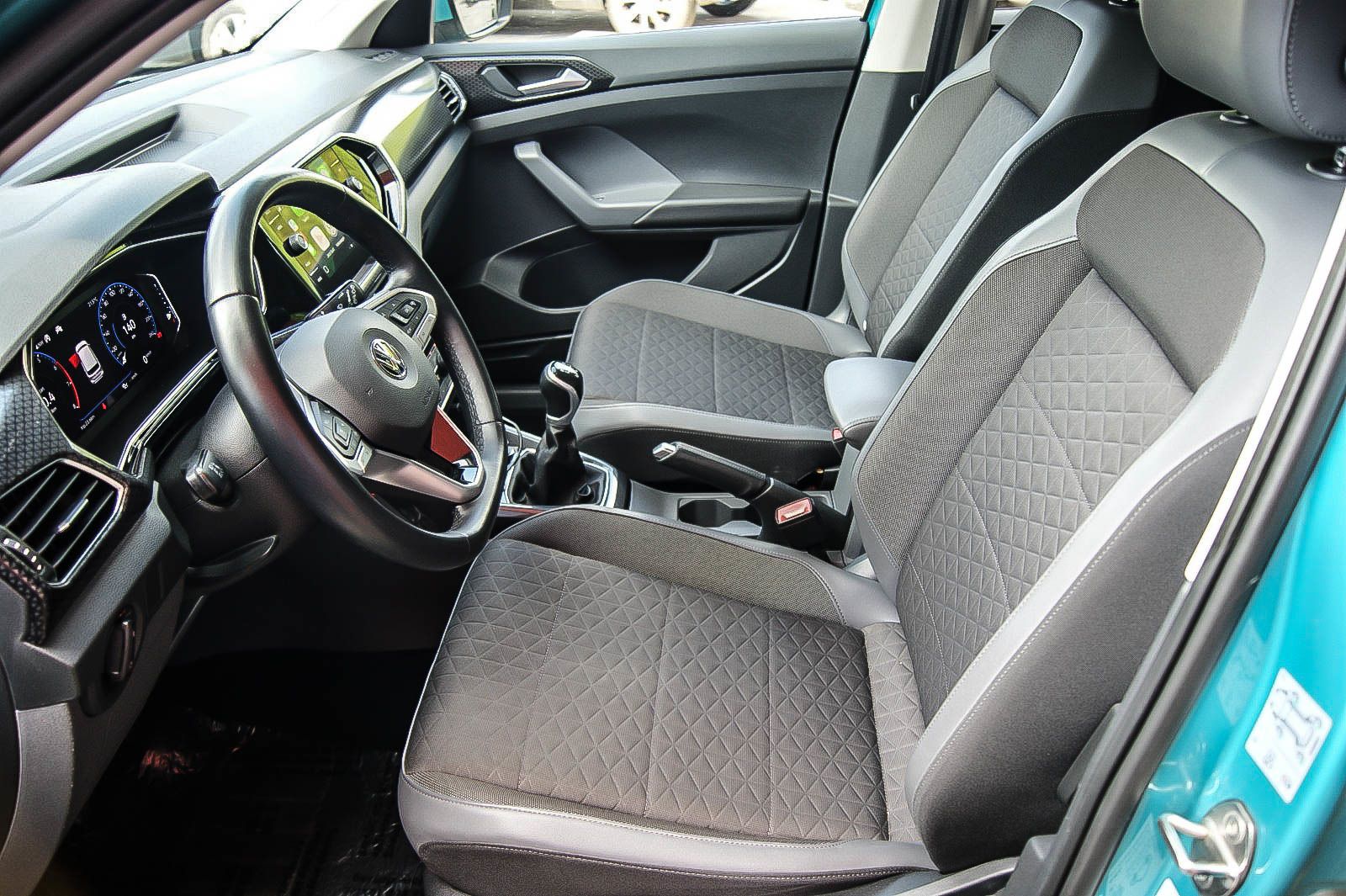 Fahrzeugabbildung Volkswagen T-Cross HIGHLINE 10TSI NAVI LED VIRTUAL CD 1HAND