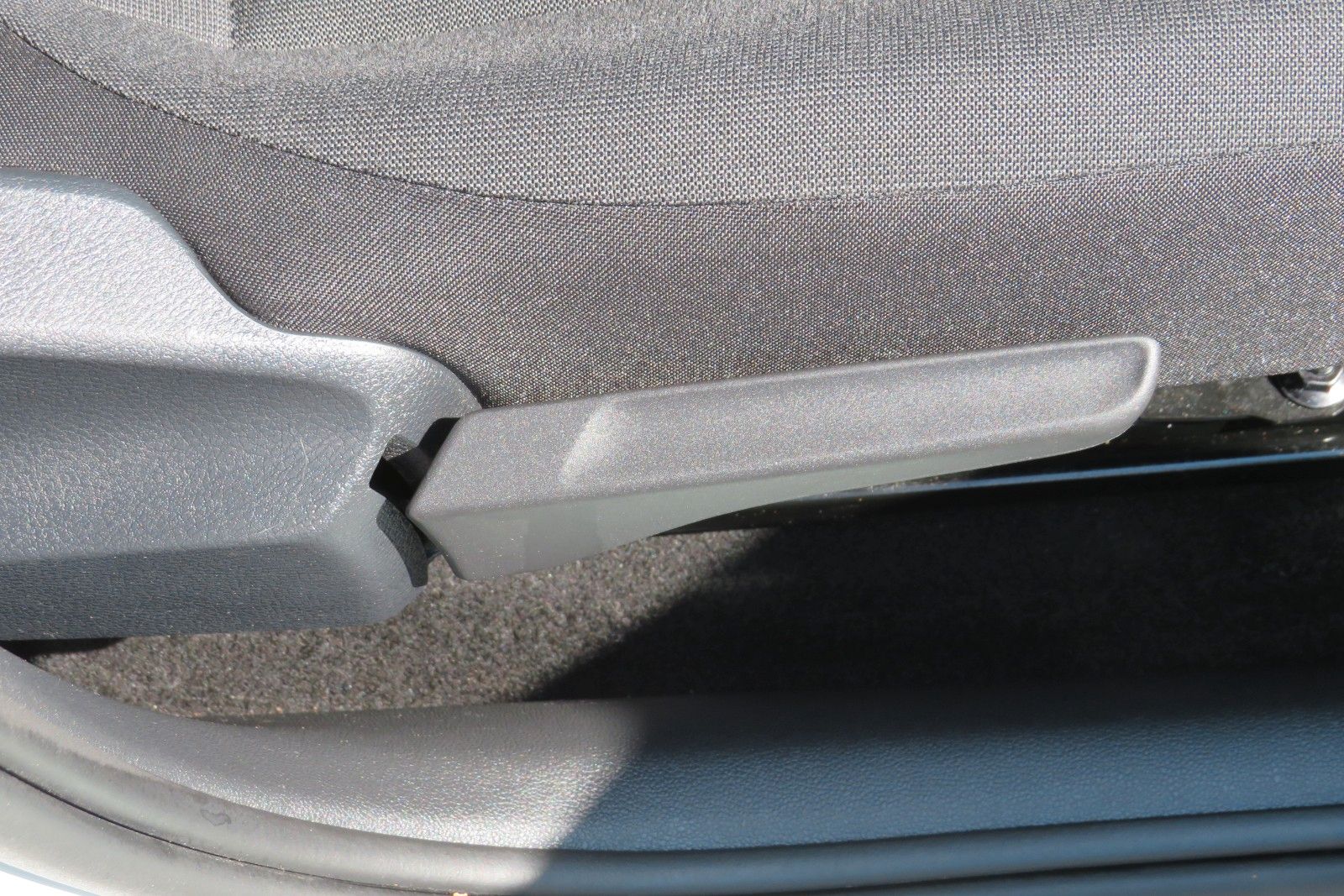 Fahrzeugabbildung Volkswagen up! 4 TÜREN KLIMA TELVOR DAB KAMERA PDC GRA 1.H