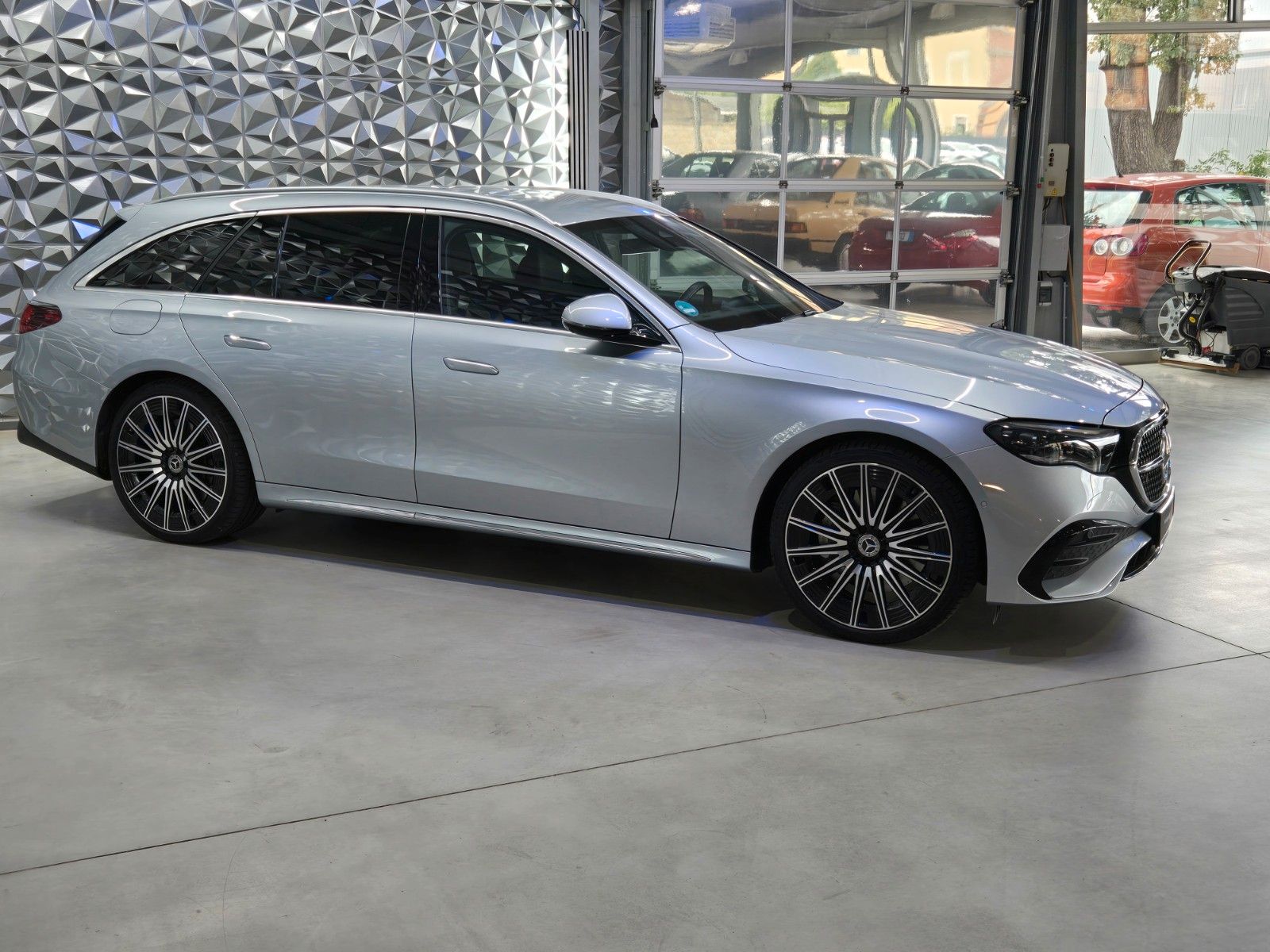 Mercedes-Benz E 300 de AMG Line Premium 4D Sound Hyperscreen foto 4
