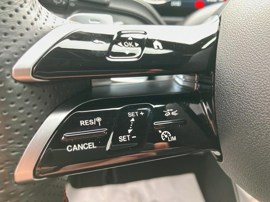 Fahrzeugabbildung Mercedes-Benz GLB 200 d AMG*DISTR*MULTIB*KAM*KEYLESS-GO*ALRAM