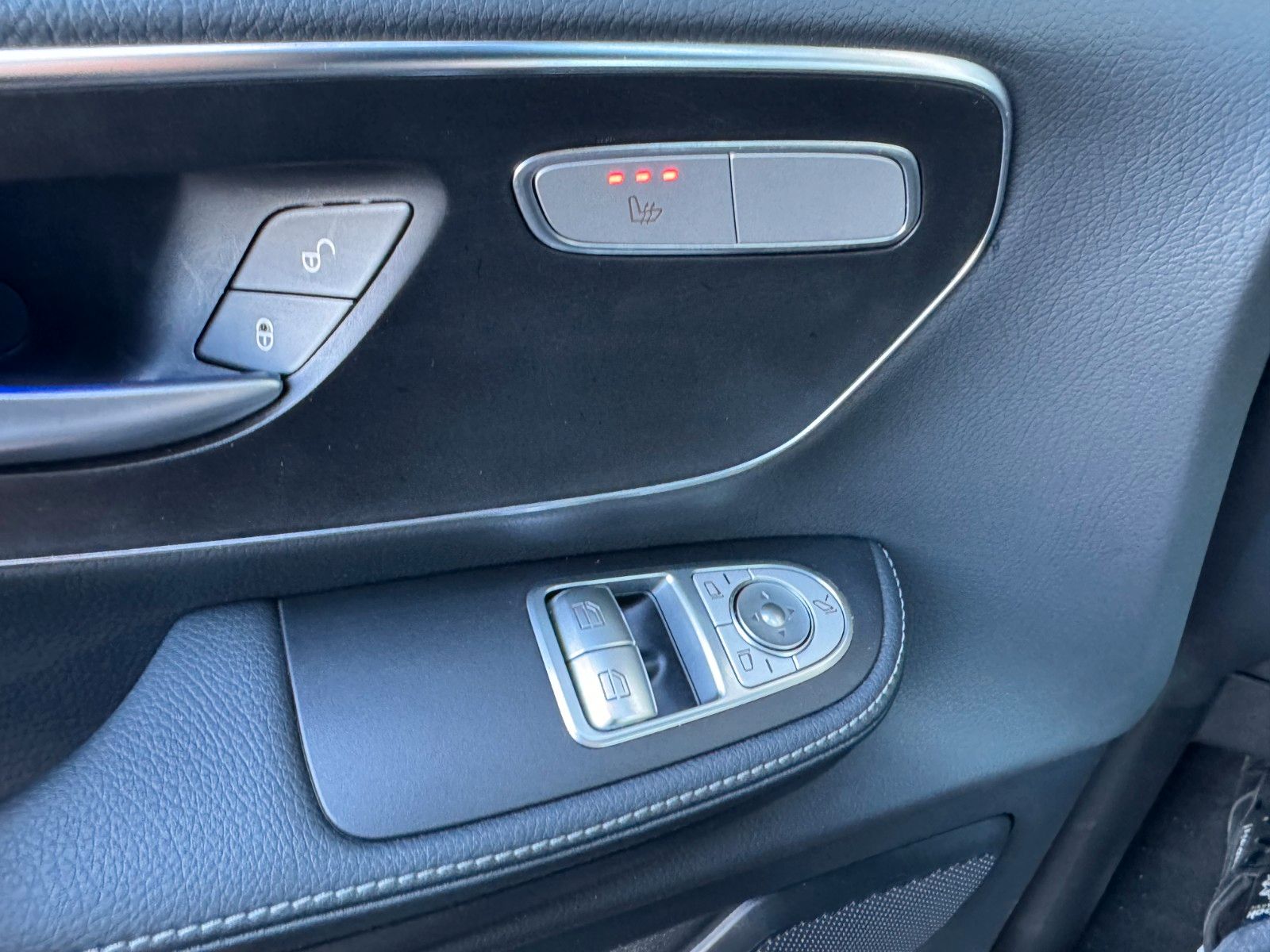 Fahrzeugabbildung Mercedes-Benz V 300 d 4MATIC AVA Extral AHK DISTRONIC Standh