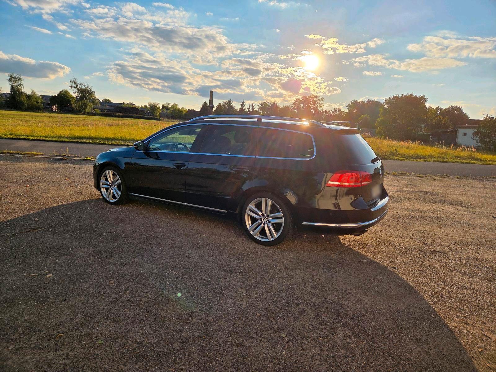 Volkswagen Passat 2011 — rear view