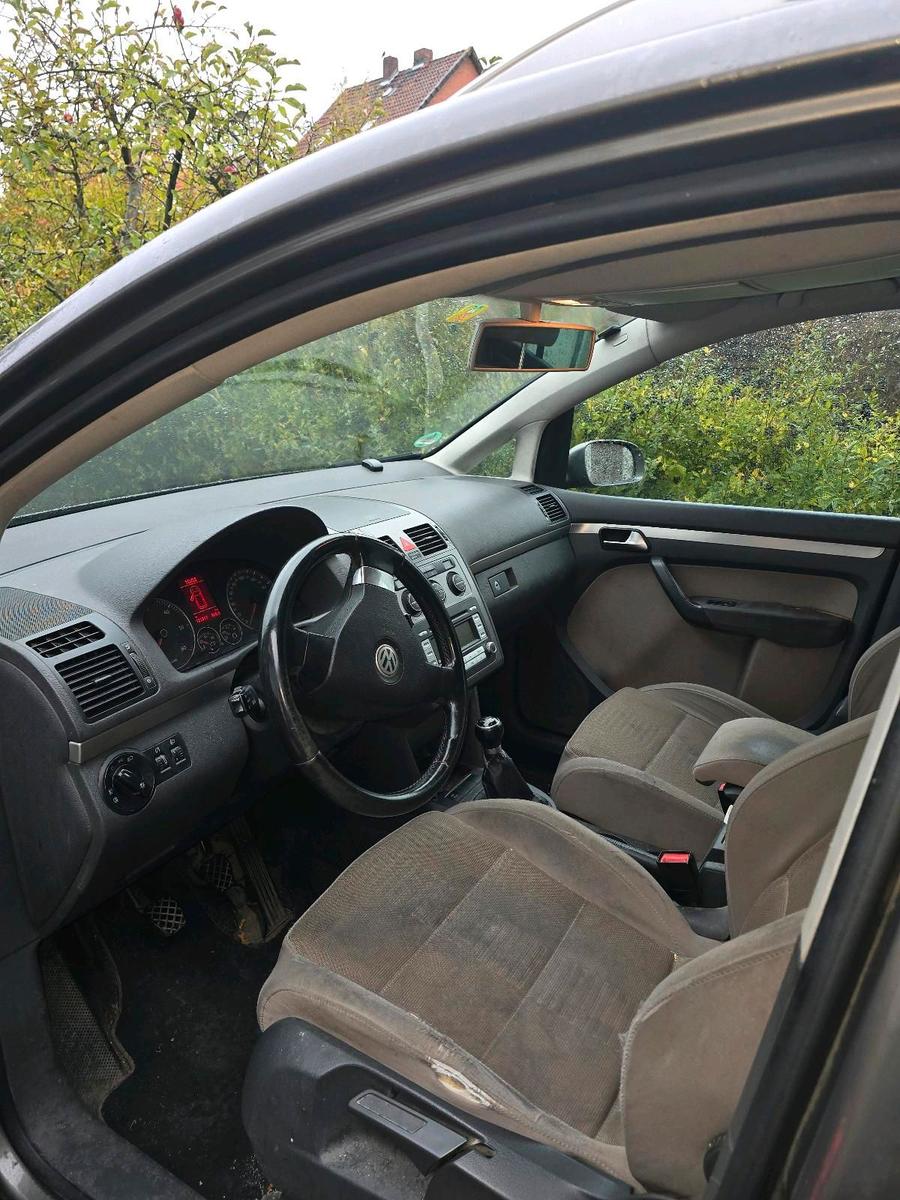Volkswagen Touran 2007 — engine 140 HP (103kW)