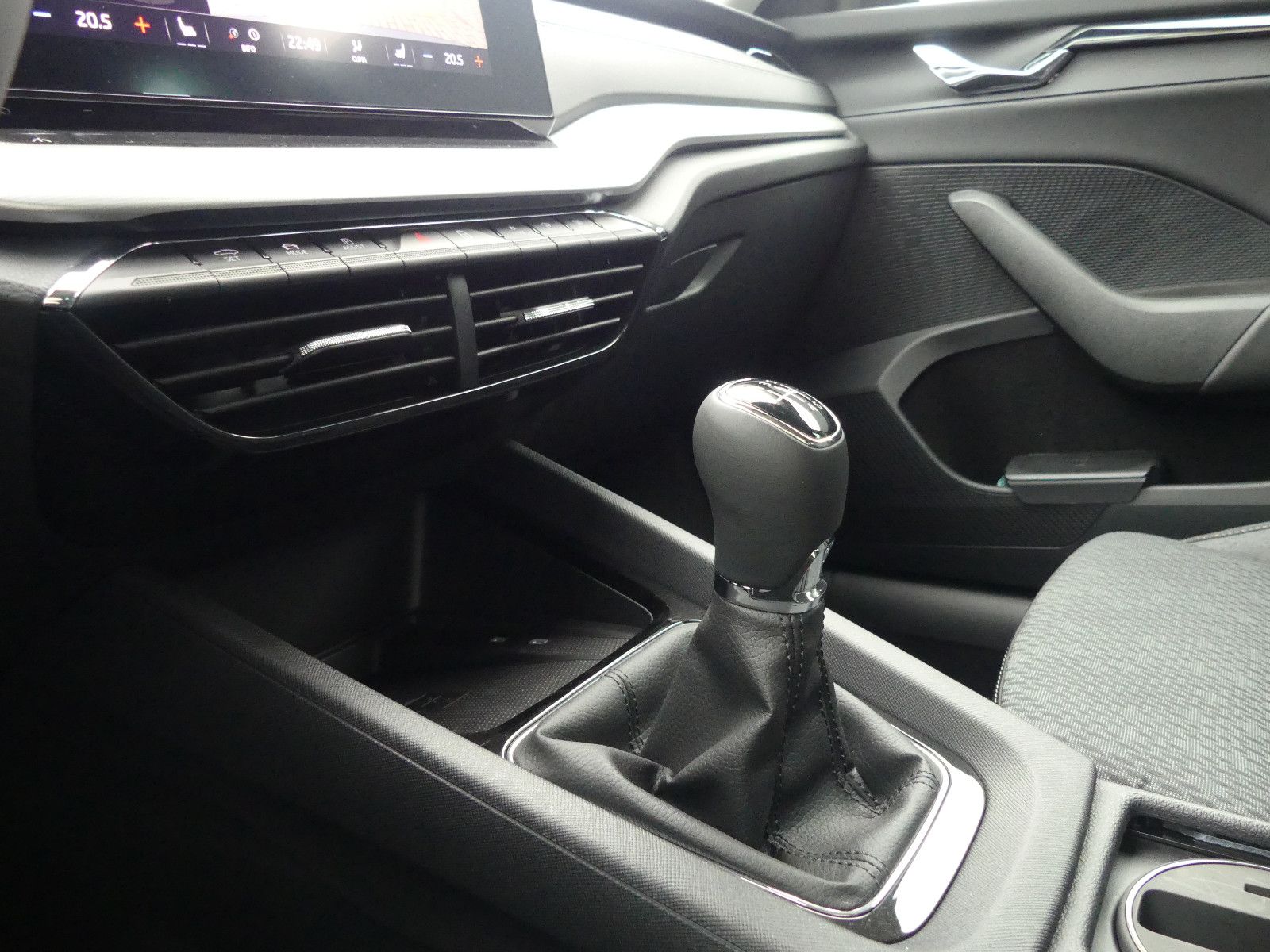 Fahrzeugabbildung SKODA Octavia Combi 2.0 TDI CLEVER *NAVI*ACC*KESSY*BT*