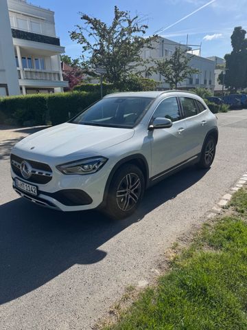 MERCEDES-BENZ Mercedes-Benz GLA 200 Progressive