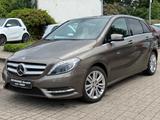 Mercedes-Benz B 180 *SPORT*STANDHEIZUNG*BI-XENON*AHK* - Mercedes-Benz B-Klasse Gebrauchtwagen in Hamburg