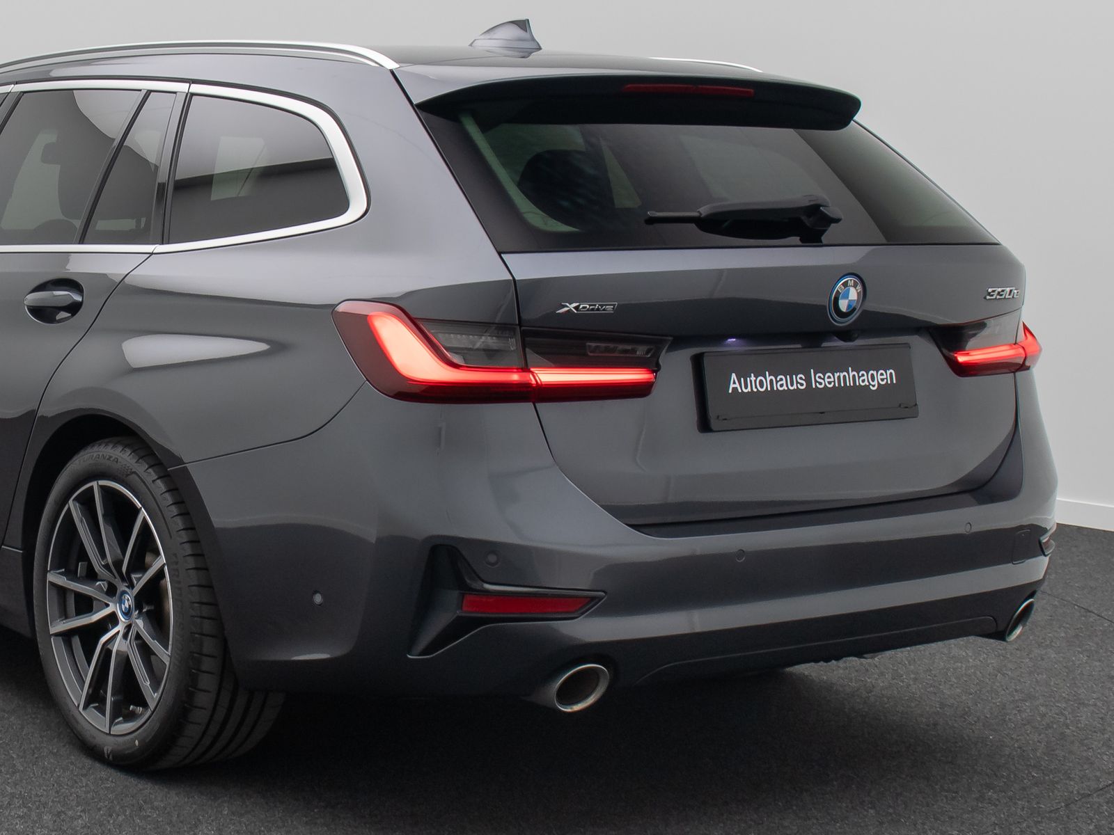 Fahrzeugabbildung BMW 330e xD Sport Line DAB Kamera AHK Alarm 18Zoll