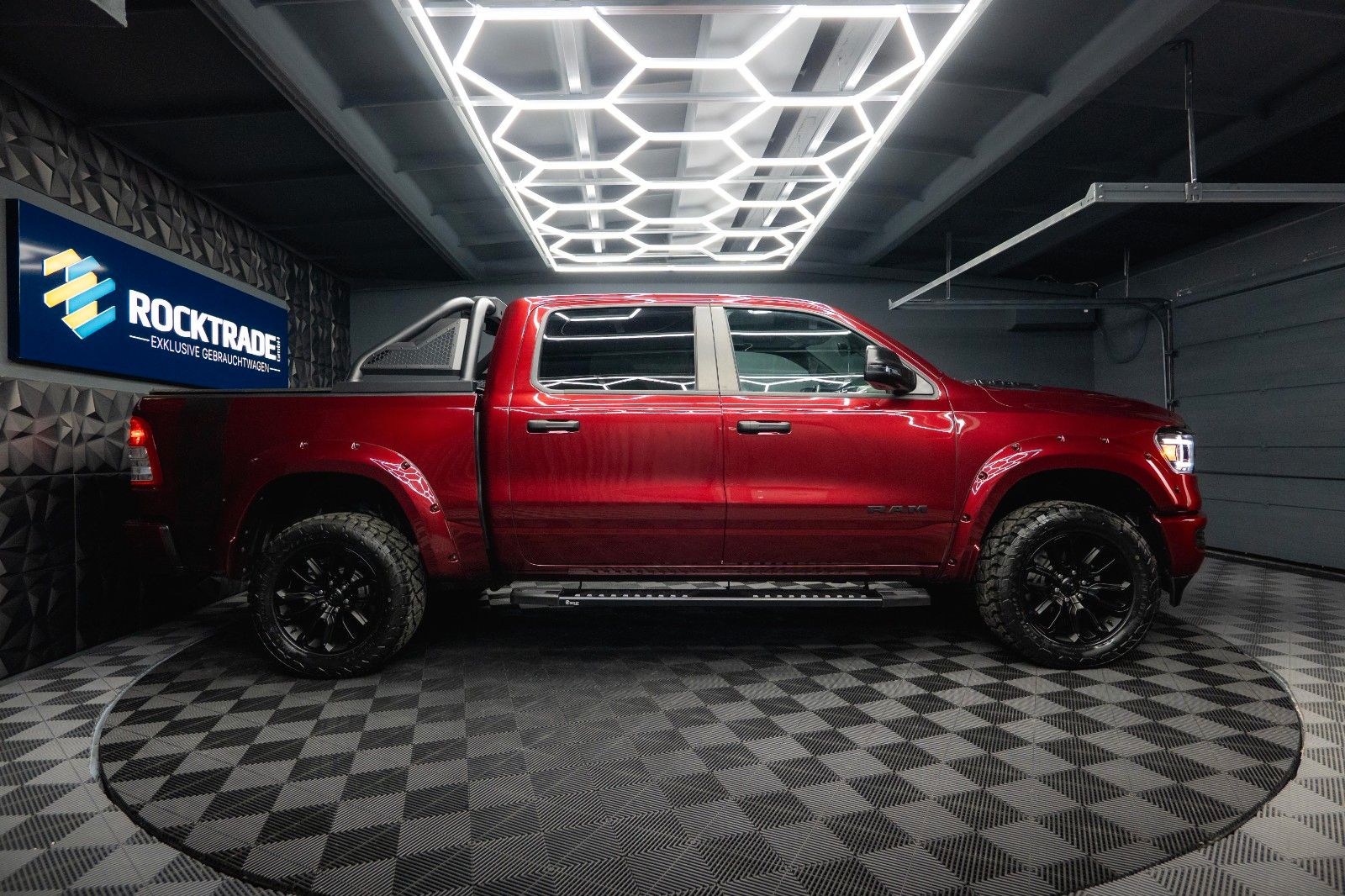 Fahrzeugabbildung Dodge RAM 5.7 V8 HEMI 4x4 OFFROAD NIGHT-Edition LED