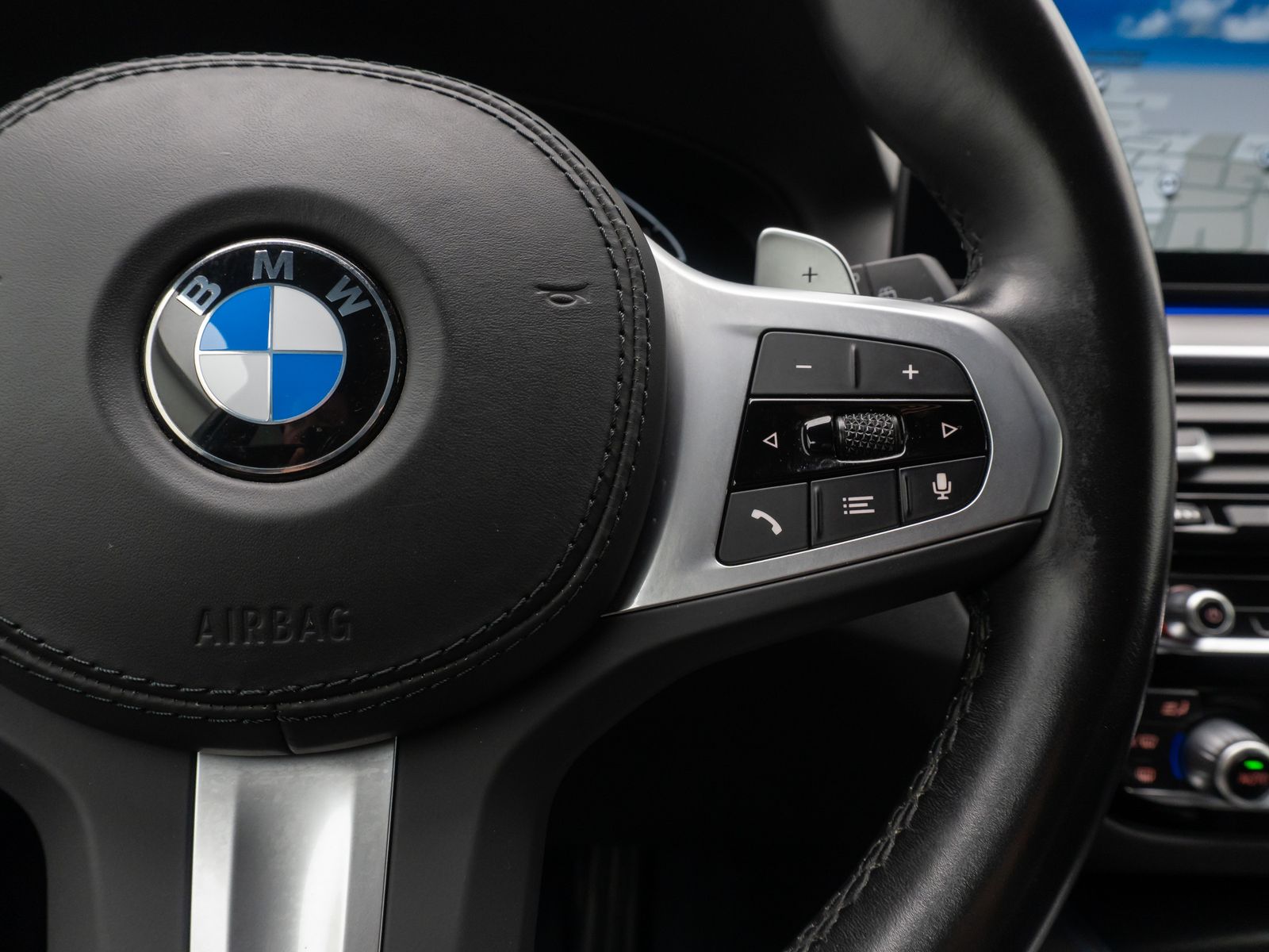 Fahrzeugabbildung BMW 520d M Sport Kamera HUD HiFi AHK Stop&Go Alarm