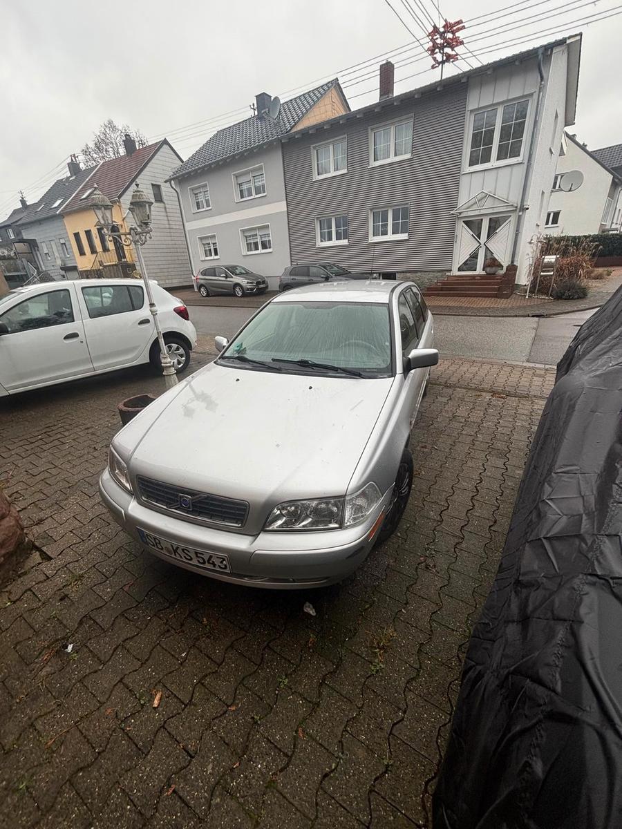 Volvo V40 2004 — rear view