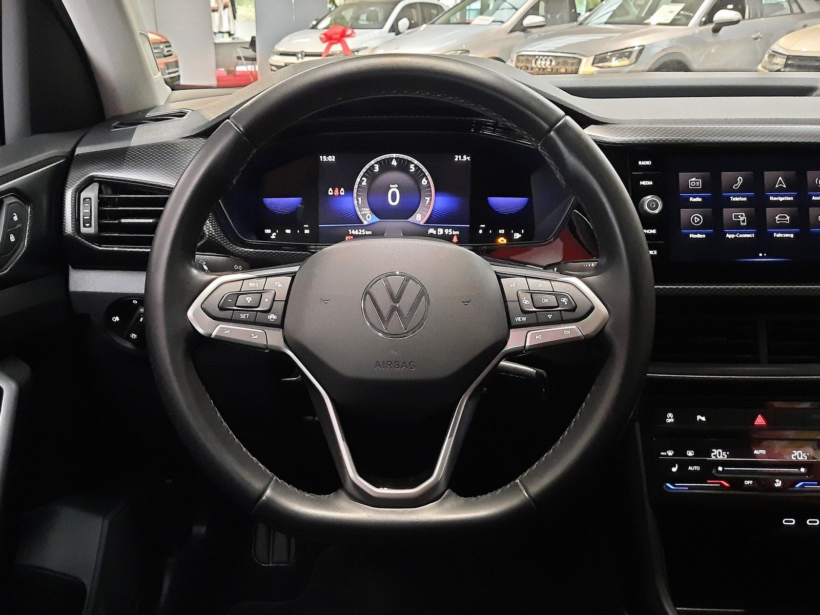 Fahrzeugabbildung Volkswagen T-Cross Life TSI *AHK*Cam*Sitzhzg*PDC*ACC*