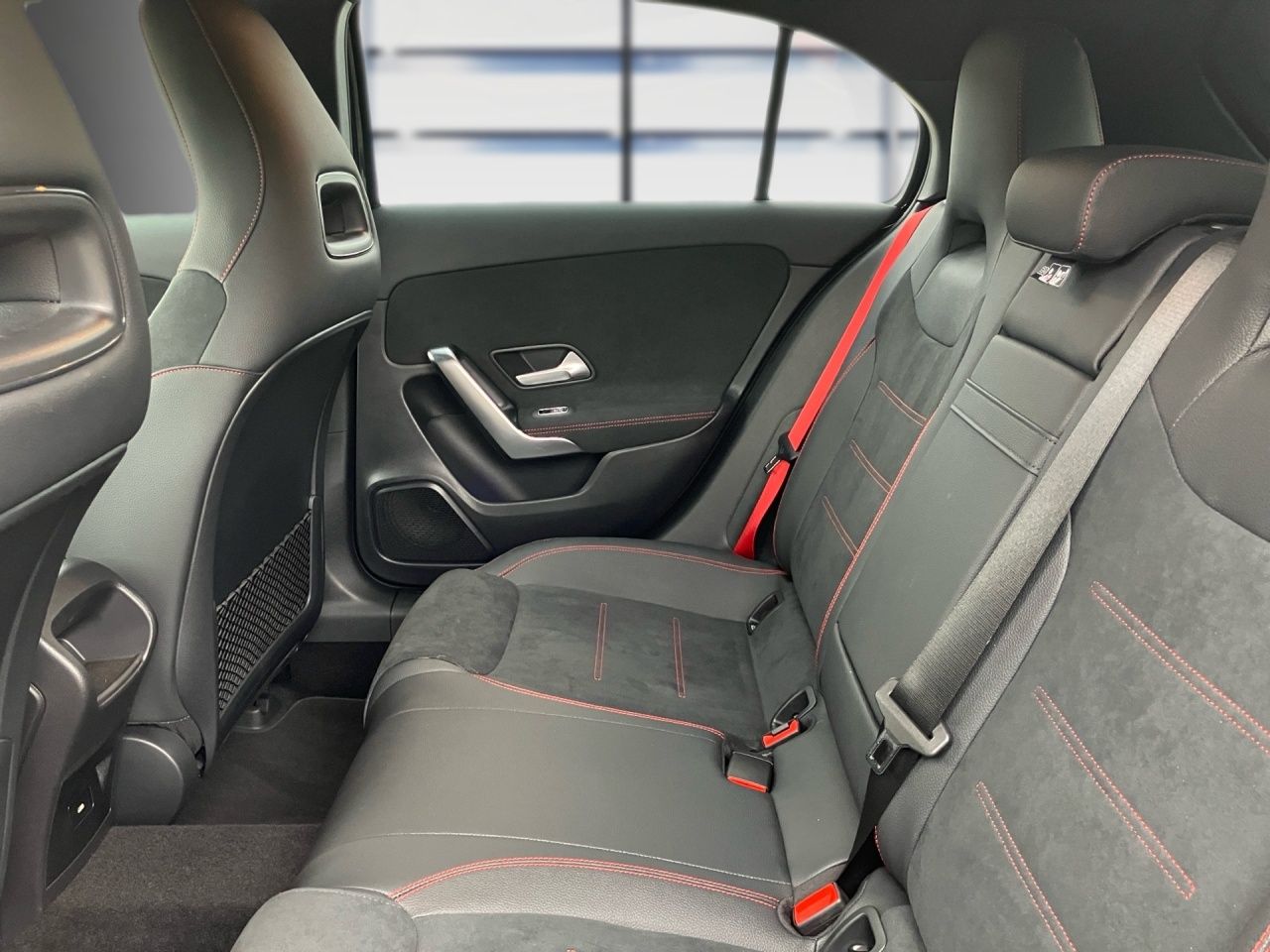 Fahrzeugabbildung Mercedes-Benz AMG A 35 4M NIGHT+MULTIBEAM+LENKRADHEIZ+KAMERA+
