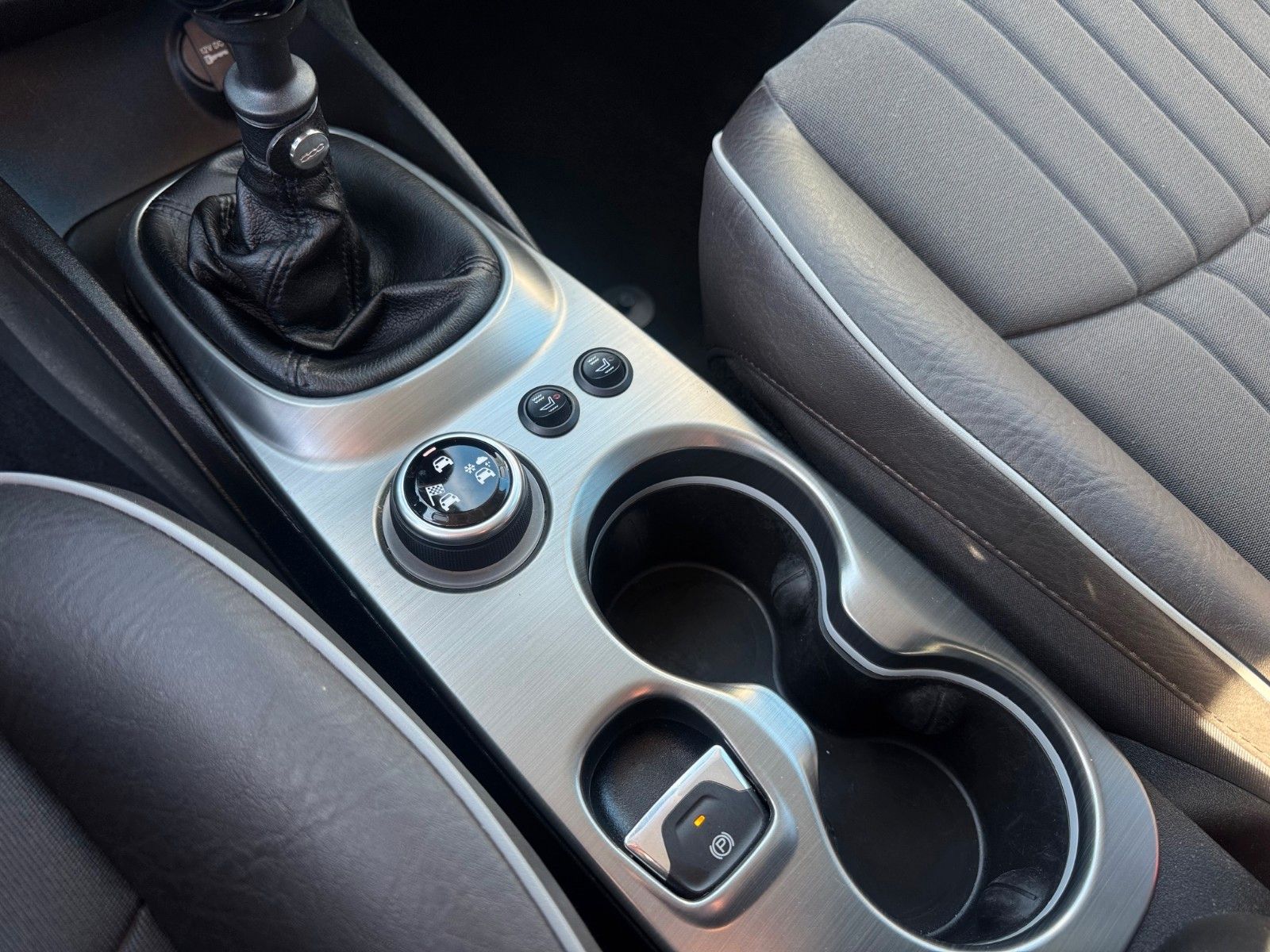 Fahrzeugabbildung Fiat 500X 1.4 4x2 MultiAir Lounge Navi Kamera Sitzhzg