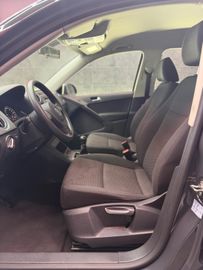 Volkswagen Tiguan - 11