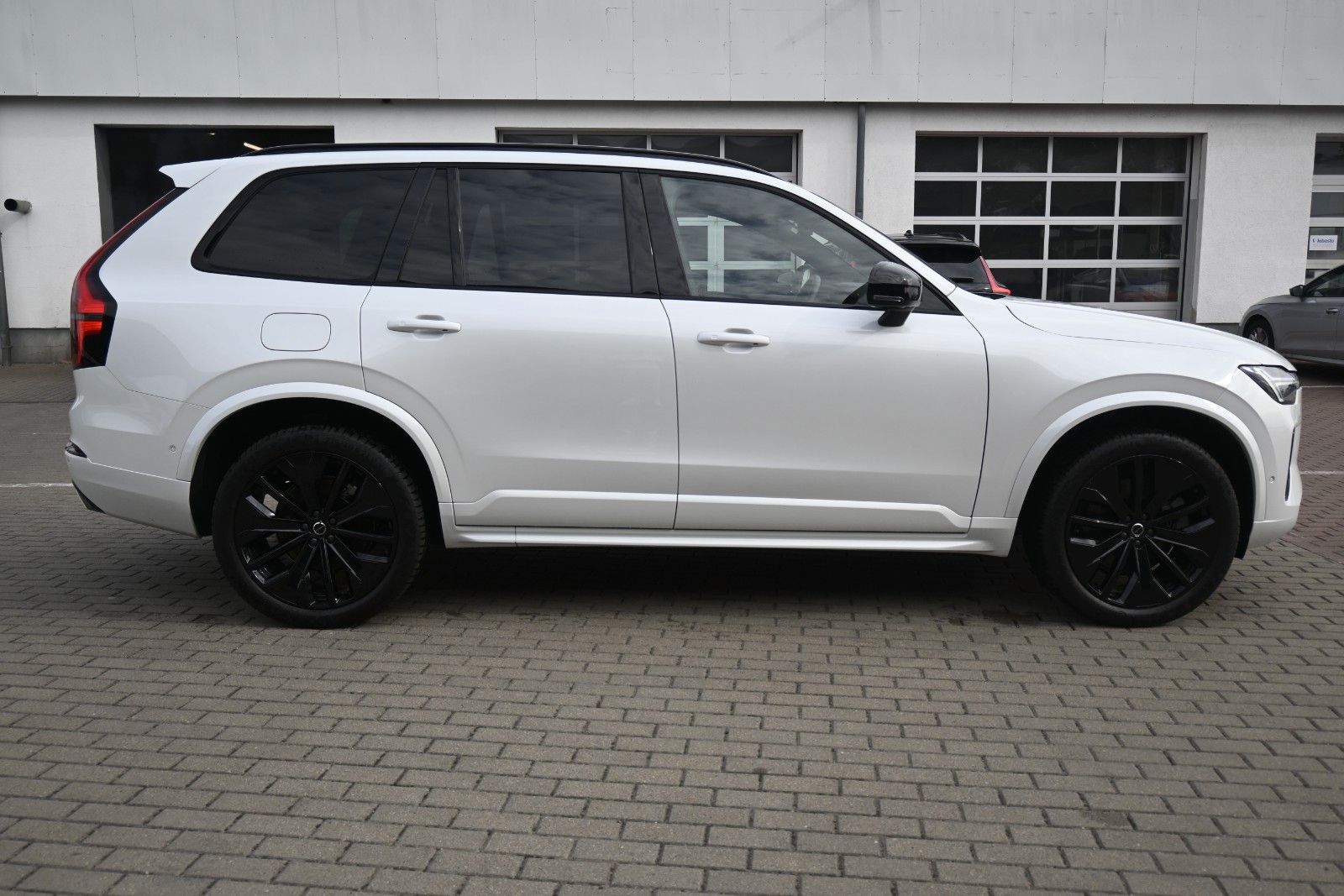 Fahrzeugabbildung Volvo XC90 T8 AWD Ultra Black Edition*LUFT*360*ACC*AHK