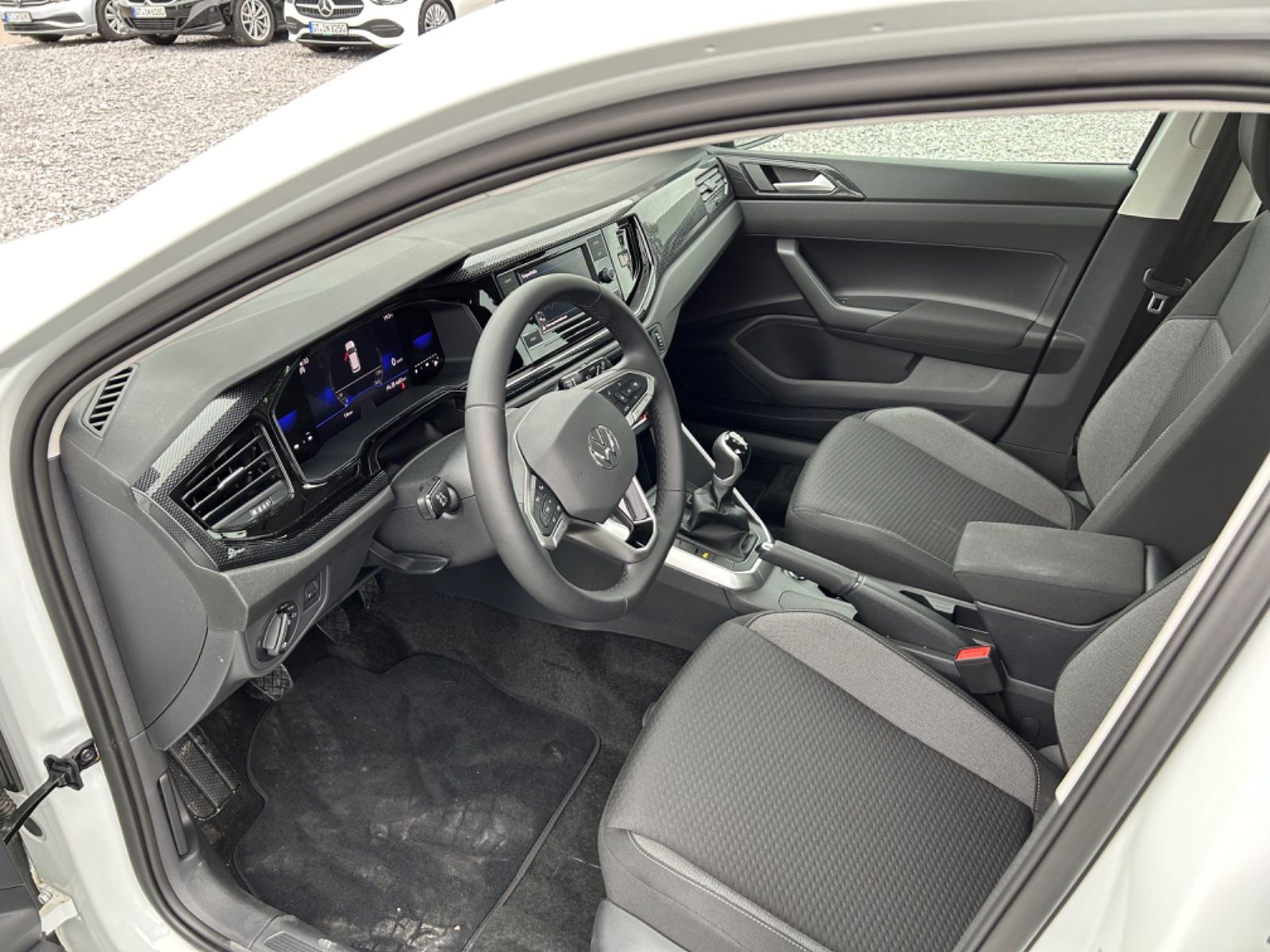 Fahrzeugabbildung Volkswagen Polo VI Life 1.0 TSI Limited RFK SHZ Garantie !