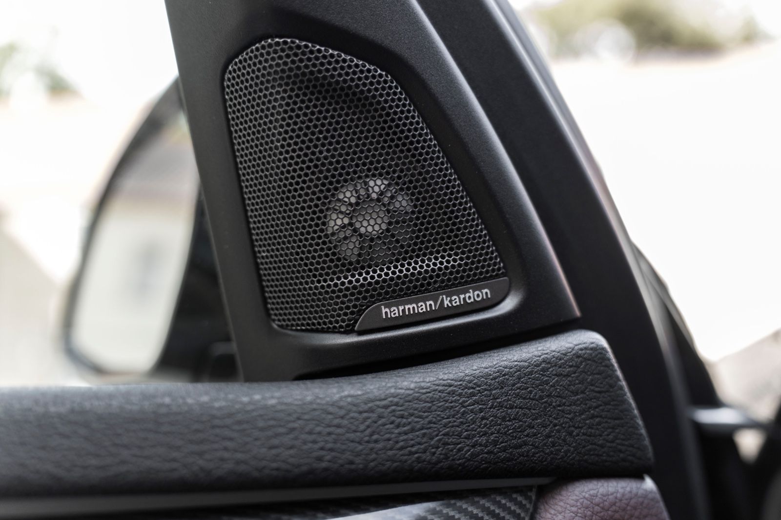 Fahrzeugabbildung BMW X5 xDrive50i M-SPORTPAKET HUD H&K CARPLAY 360°