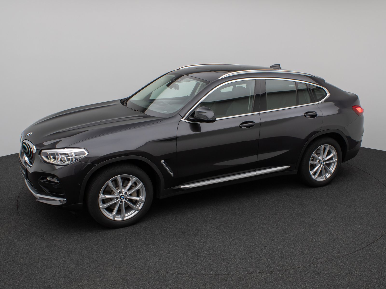 Fahrzeugabbildung BMW X4 xD30i xLine Panorama Kamera HUD HiFi DisplKey