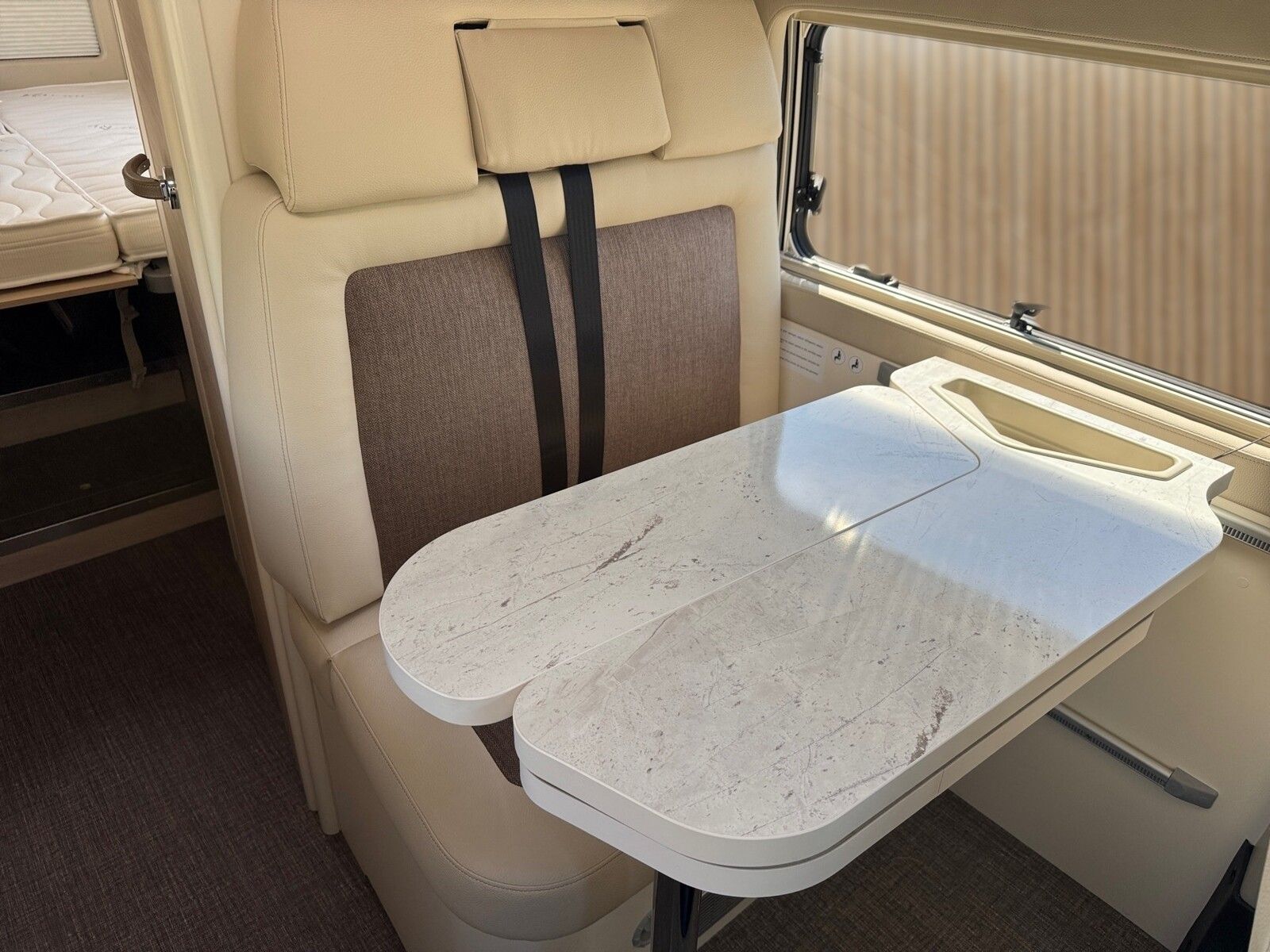 Fahrzeugabbildung Eura Mobil Van V 635 EB 180 PS, Automatik, Panoramadach