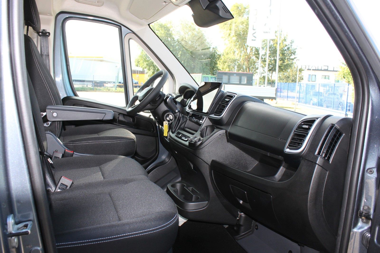Fahrzeugabbildung Fiat Ducato H2 Kastenwagen 35 L2H2 180 Multijet Flach
