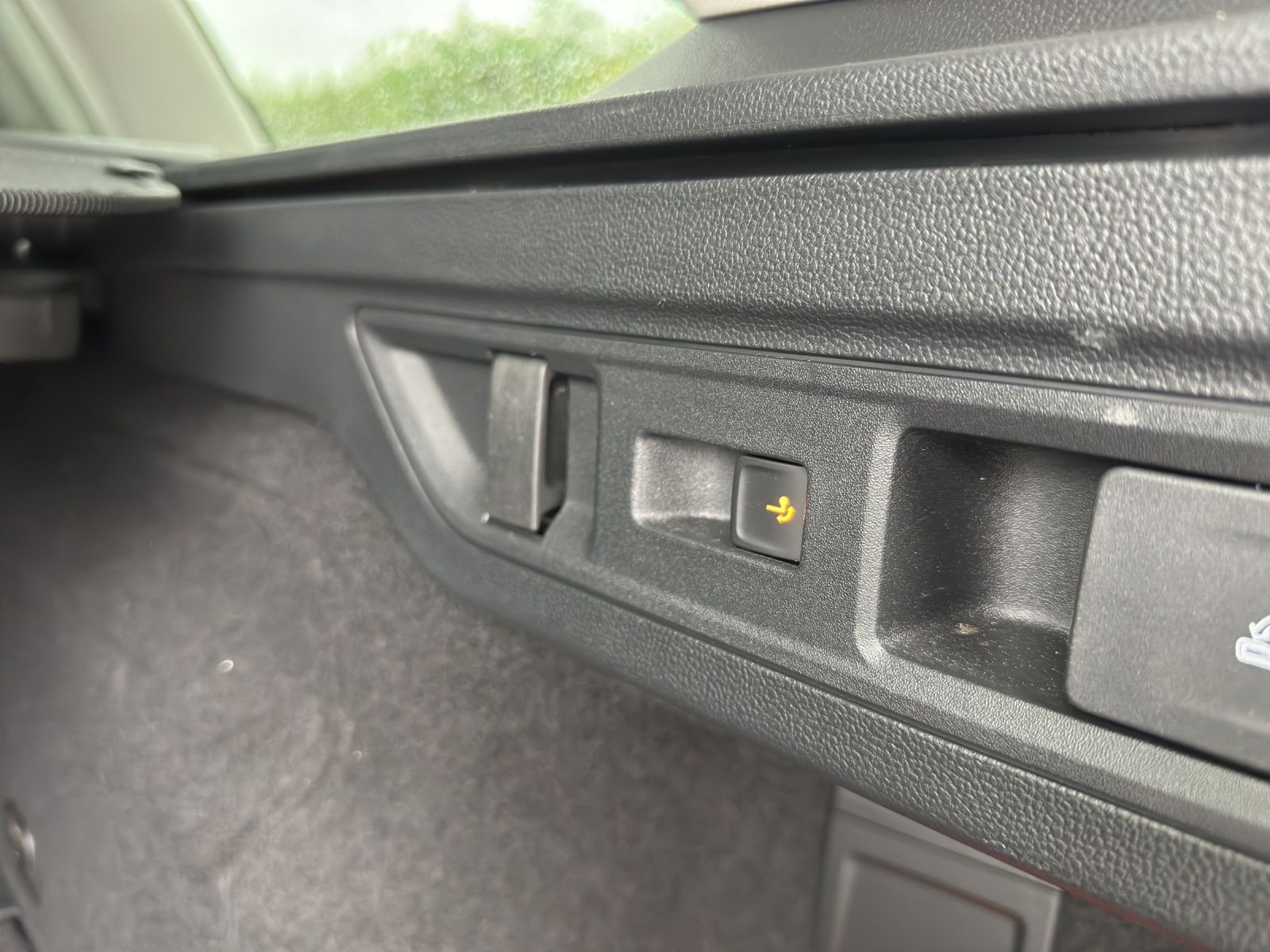 Fahrzeugabbildung Volkswagen Passat TDI Elegance DSG Matrix Standhzg AHK Navi