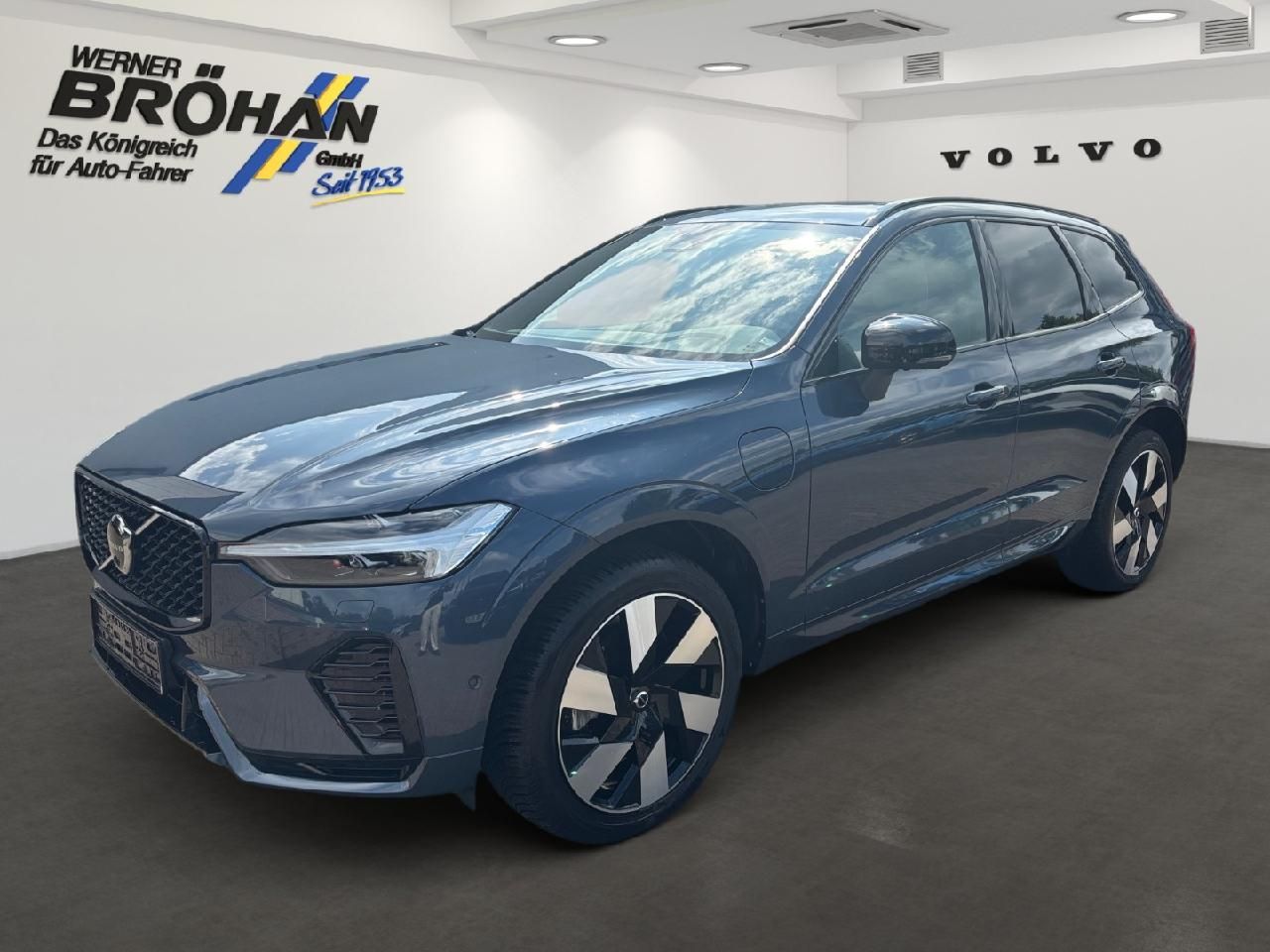 Fahrzeugabbildung Volvo XC60 T6 AWD Plug-In Hybrid Plus Dark