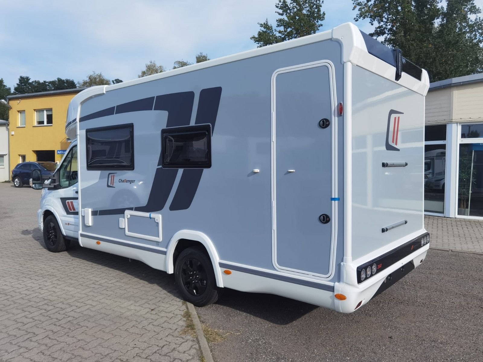 Fahrzeugabbildung Challenger 260 Graphite Edition M27