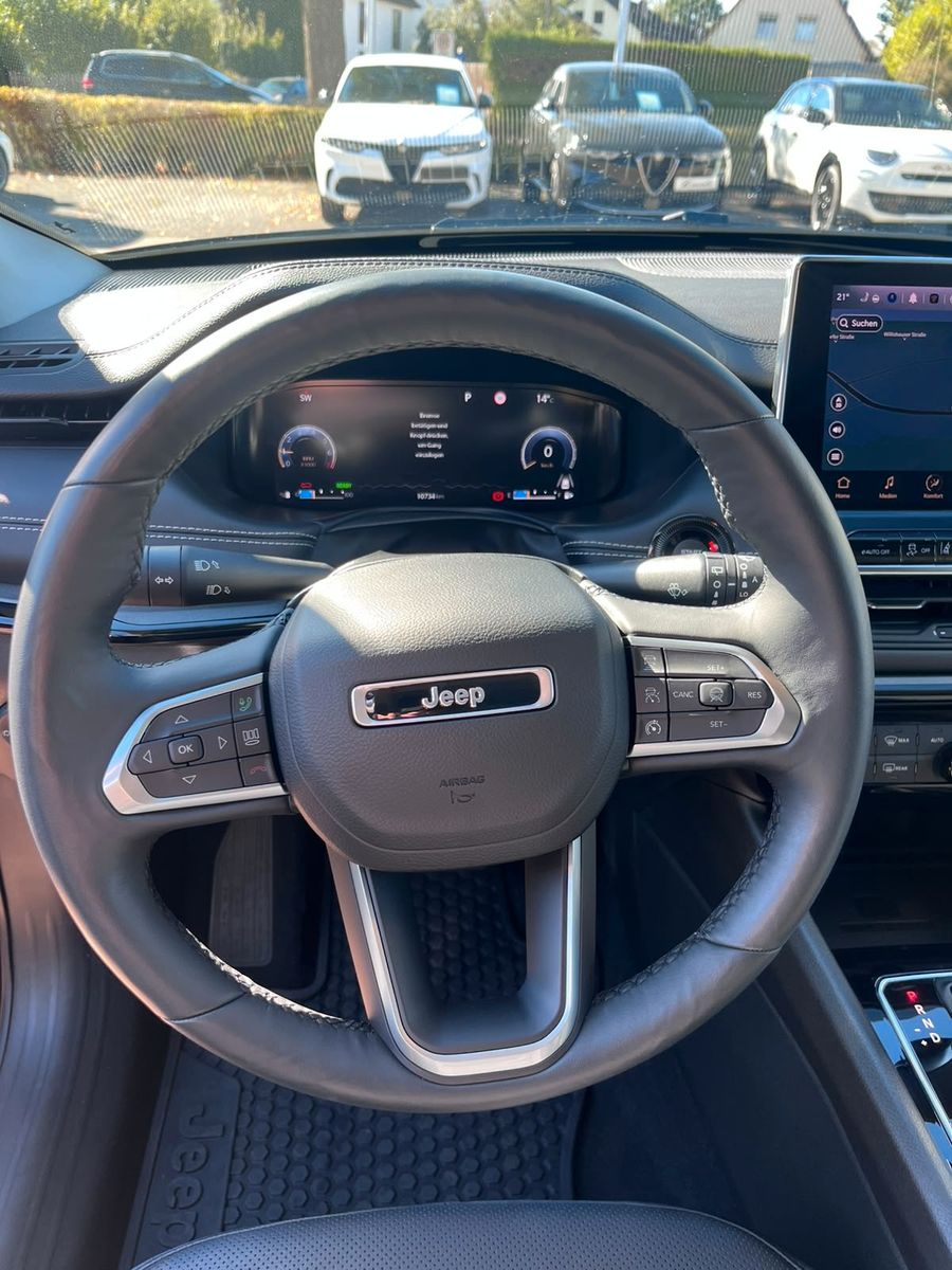Fahrzeugabbildung Jeep Compass Summit Mild-Hybrid FWD