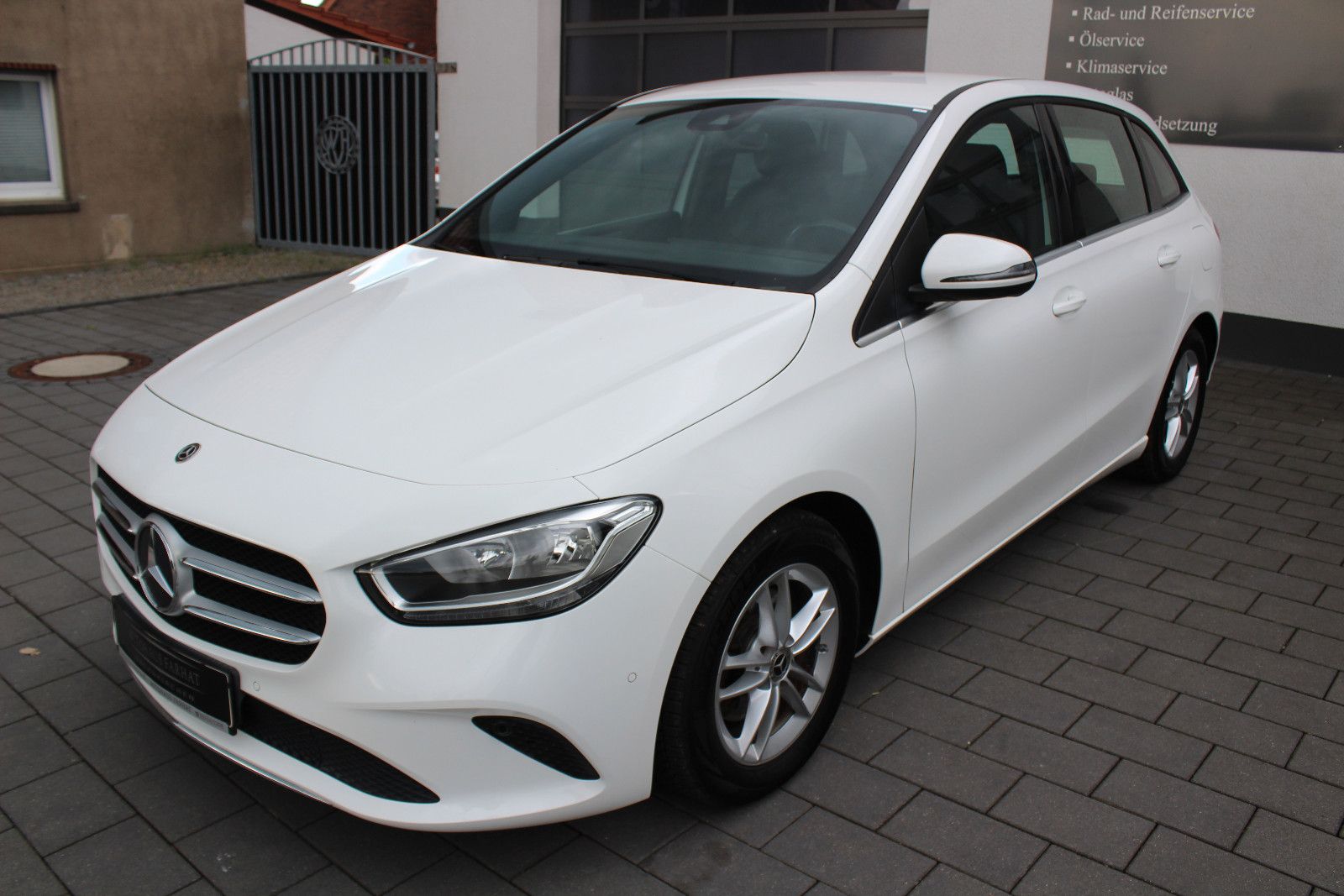 MERCEDES-BENZ B 160 d STYLE (RÜCKFAHRKAMERA,TEILLEDERSITZE)