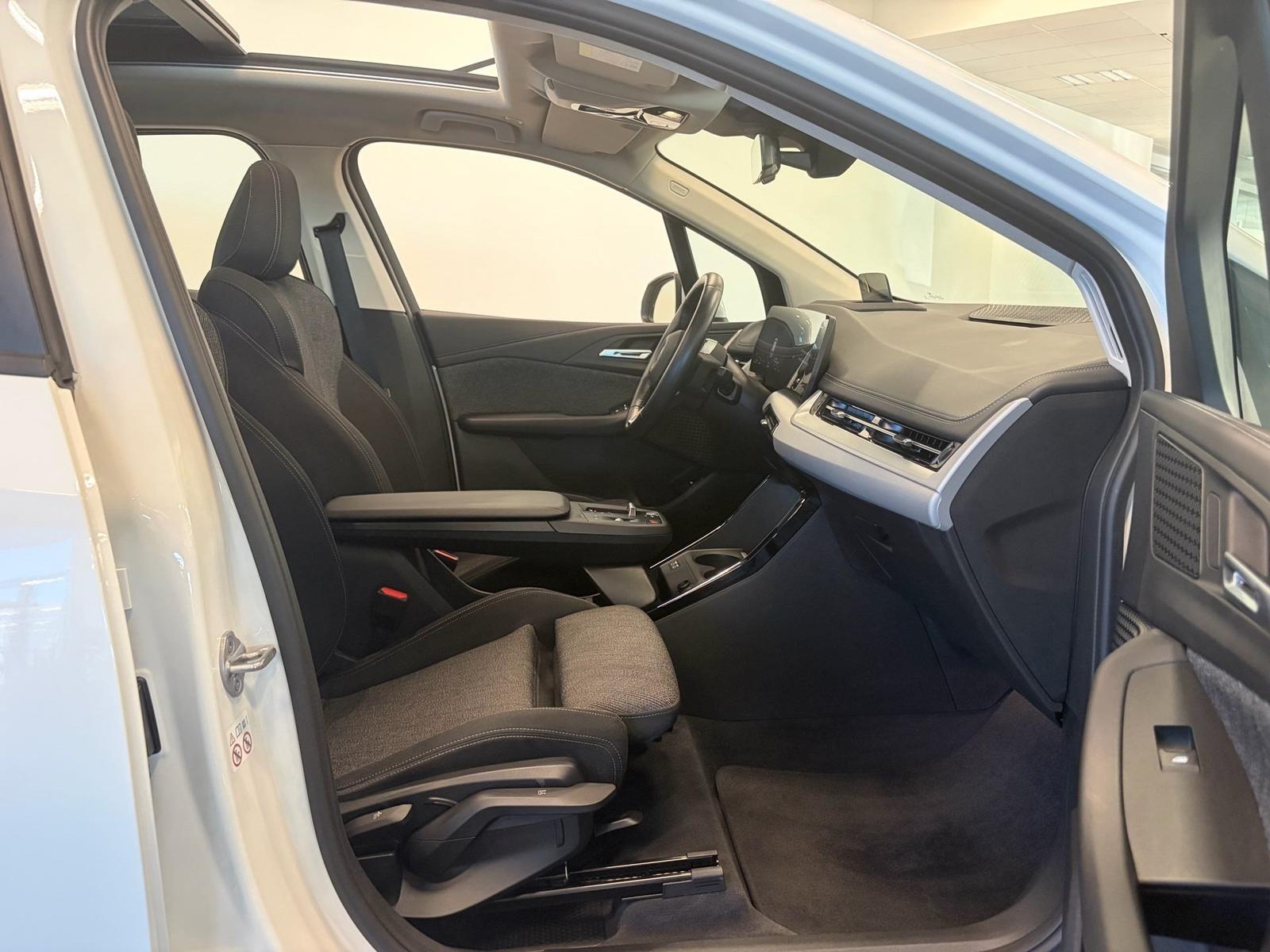 BMW Active 218i Active Tourer HUD PANO ACC AHK RFK NAVI LM, миниатюра 12