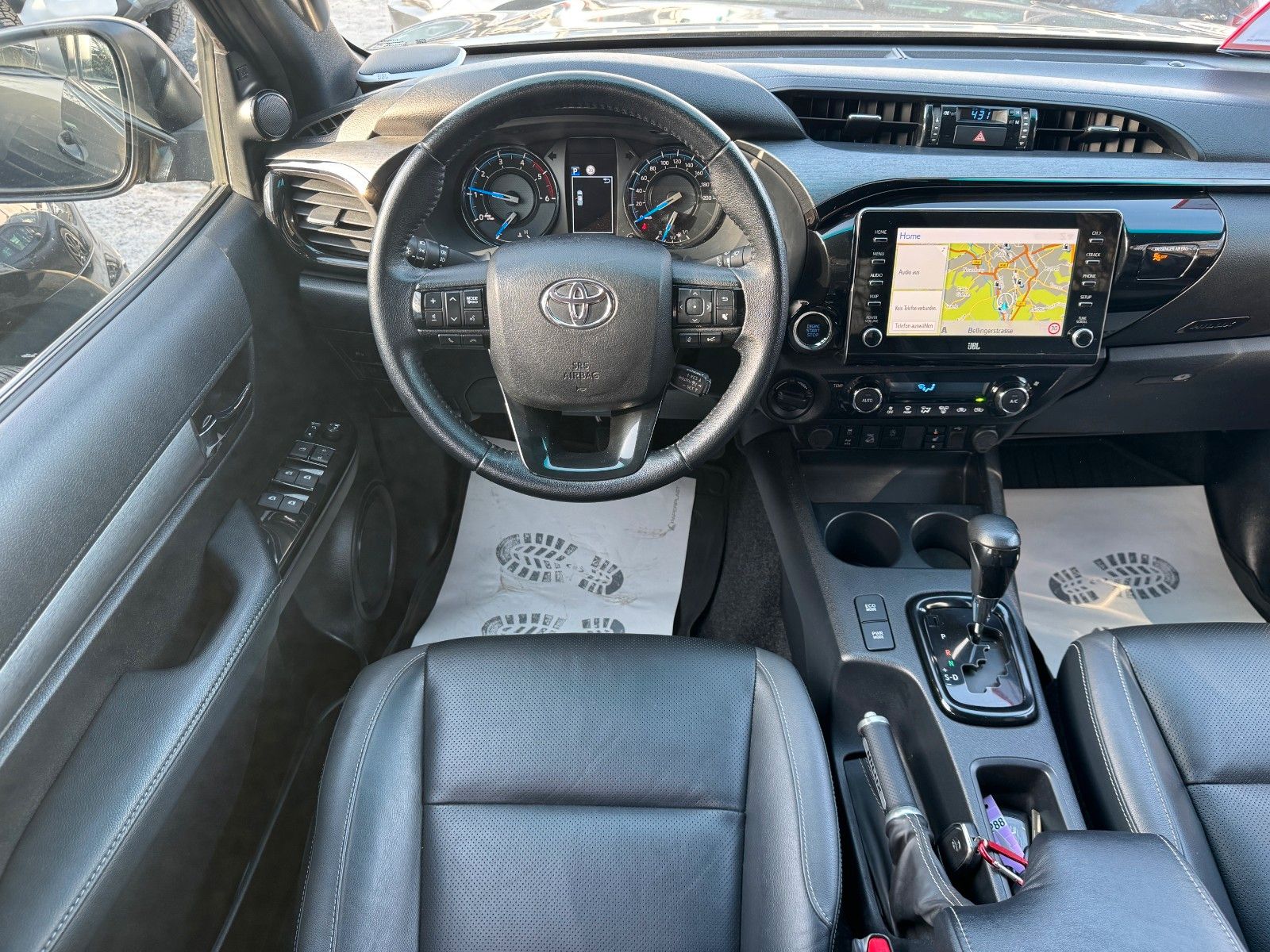 Fahrzeugabbildung Toyota Hilux 2.8 D-4D Invincible,4x4,ACC,Rollbügel, AHK