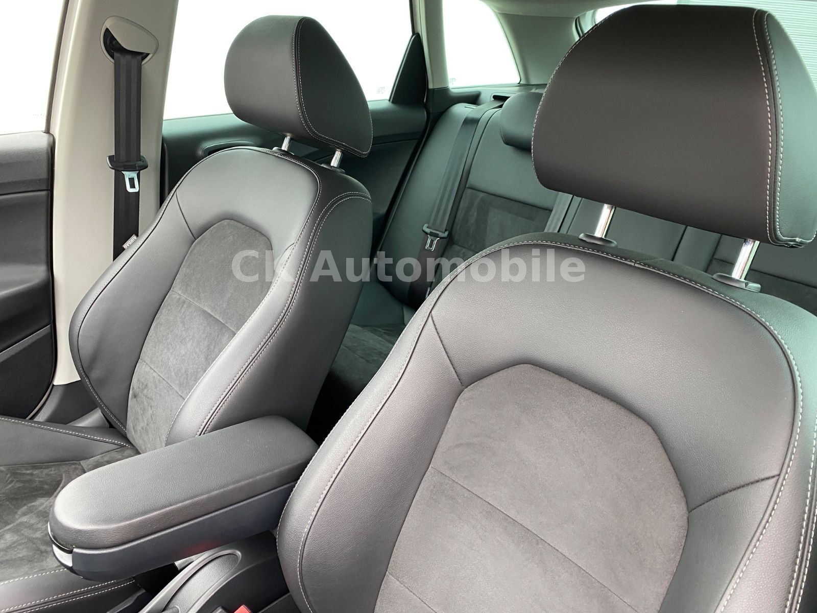 Fahrzeugabbildung SEAT Ibiza ST 1.0 TSI Style DSG/Navi/Bi-Xenon/PDC