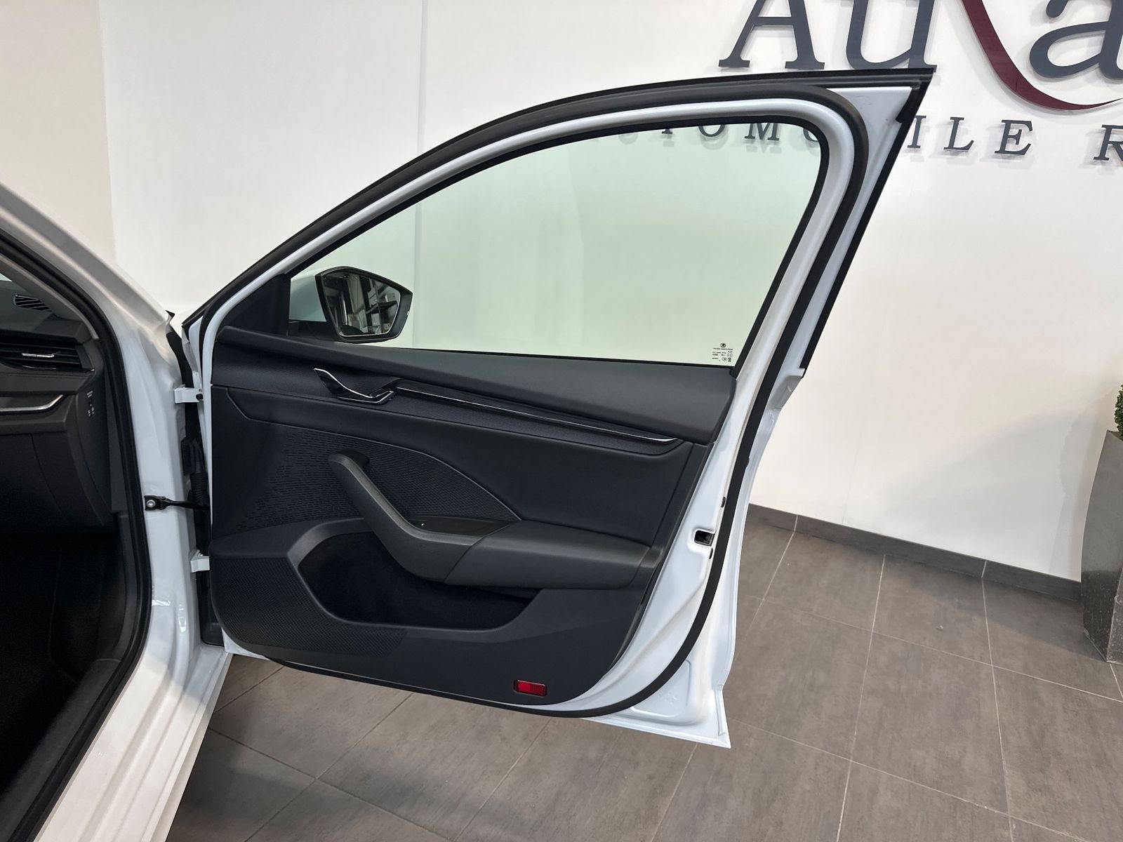 Fahrzeugabbildung SKODA Octavia Combi 2.0 TDI DSG Ambition NAV+LED+ACC