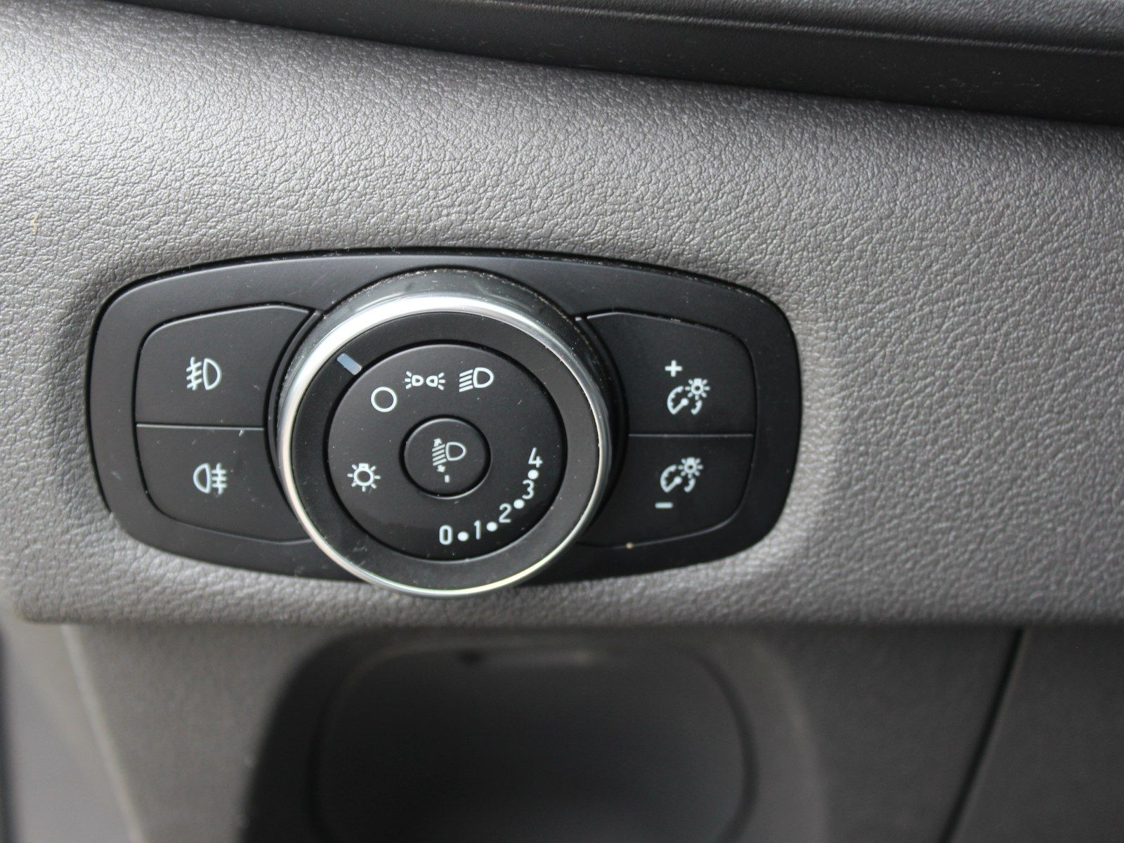 Fahrzeugabbildung Ford Transit Custom 320 L1 Trend