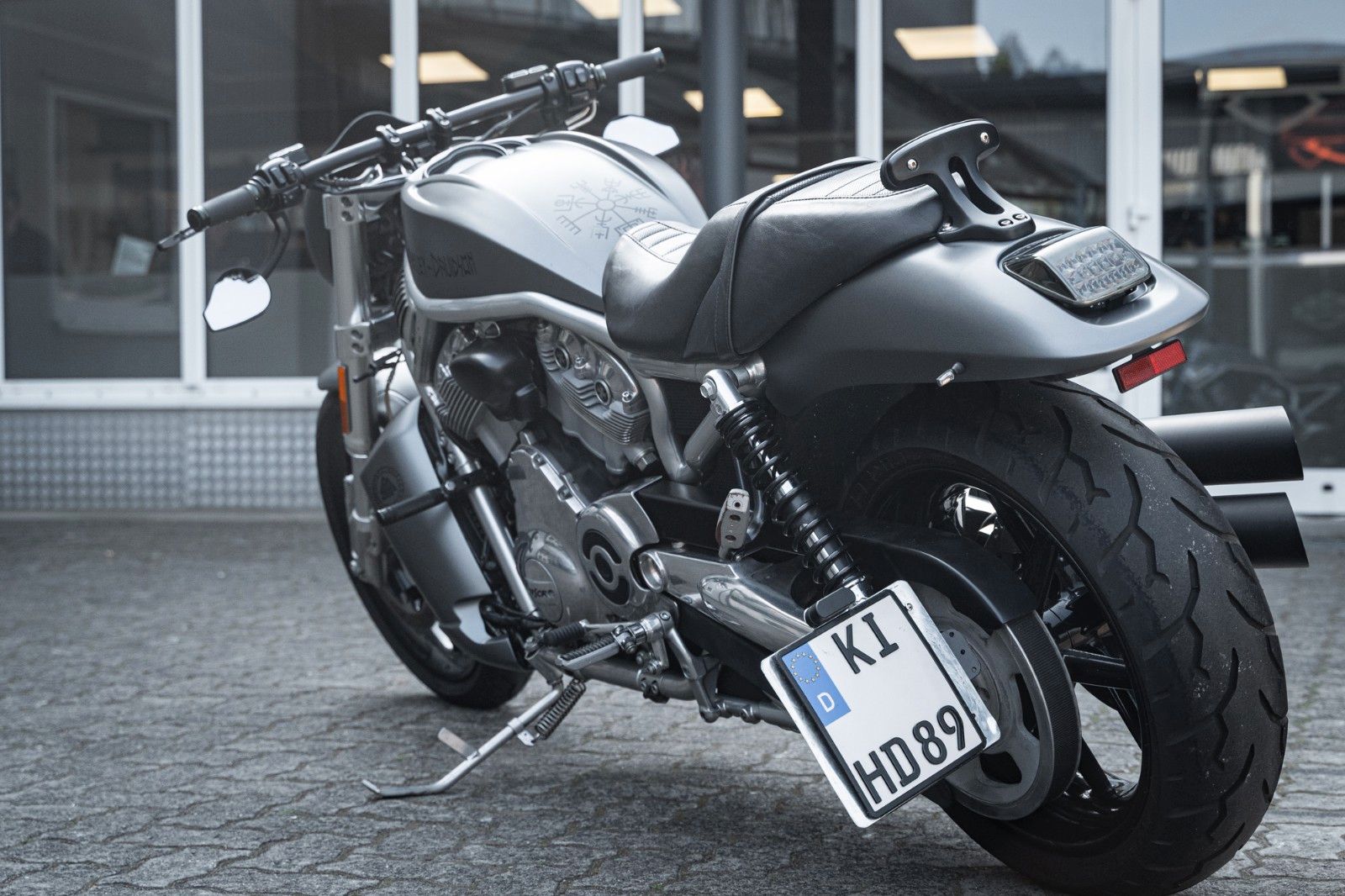 Fahrzeugabbildung Harley-Davidson VRSCR STREET ROD - REMUS ENDSCHALLDÄMPFER -