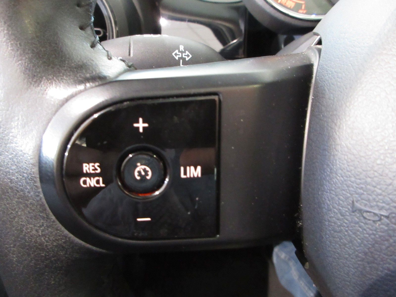 Fahrzeugabbildung MINI Mini Cooper Classic Trim LED/NAVI/SHZ/PANO/LEDER