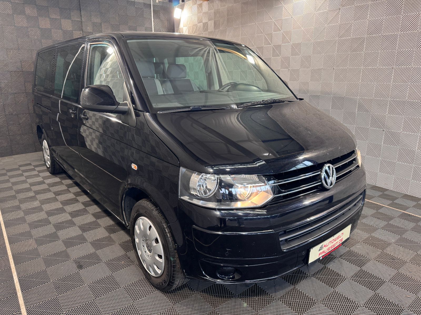Gebrauchtwagen Volkswagen T5 Transporter T5 Caravelle*Comfortline*9.SITZER-AHK-KLIMA-PDC in Horb am Neckar