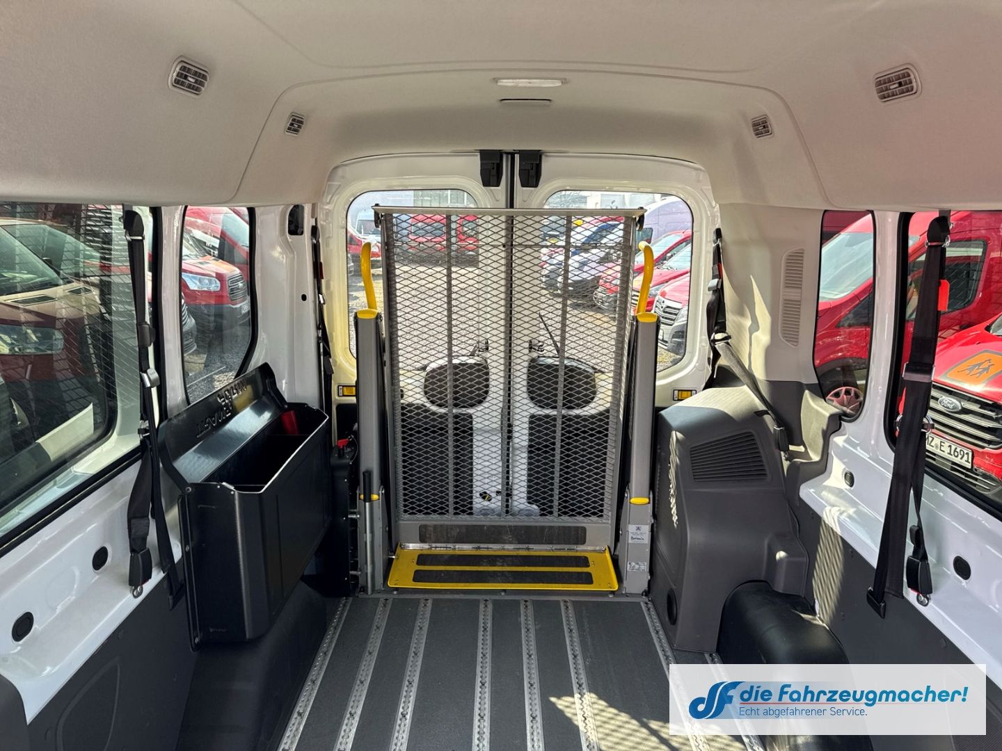 Fahrzeugabbildung Ford Transit Kombi 350 L3 Trend Lift Temp Tel.-Vorb.