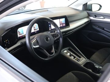 Volkswagen Golf Life 2.0TDI LED NAVIGATION PRO SHZ ACC APP