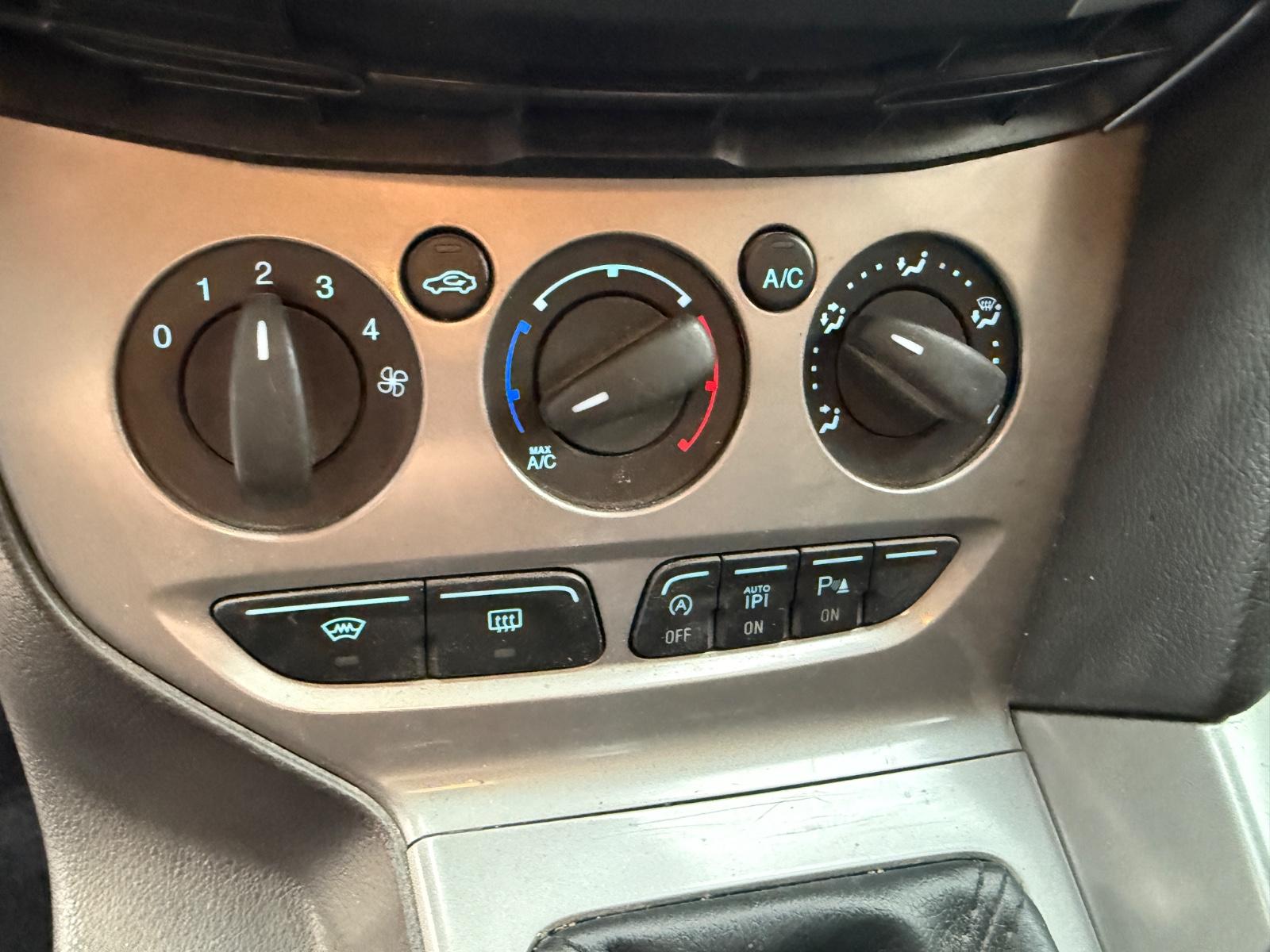 Ford Focus 2013 — photo 13